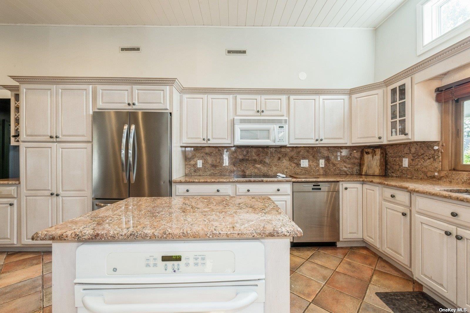 Single Family Court  Suffolk County, NY 11702, MLS-842360-10