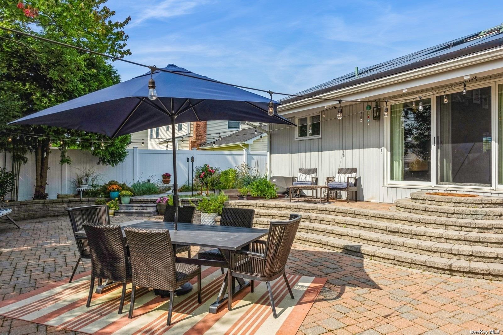 Single Family Court  Suffolk County, NY 11702, MLS-842360-28