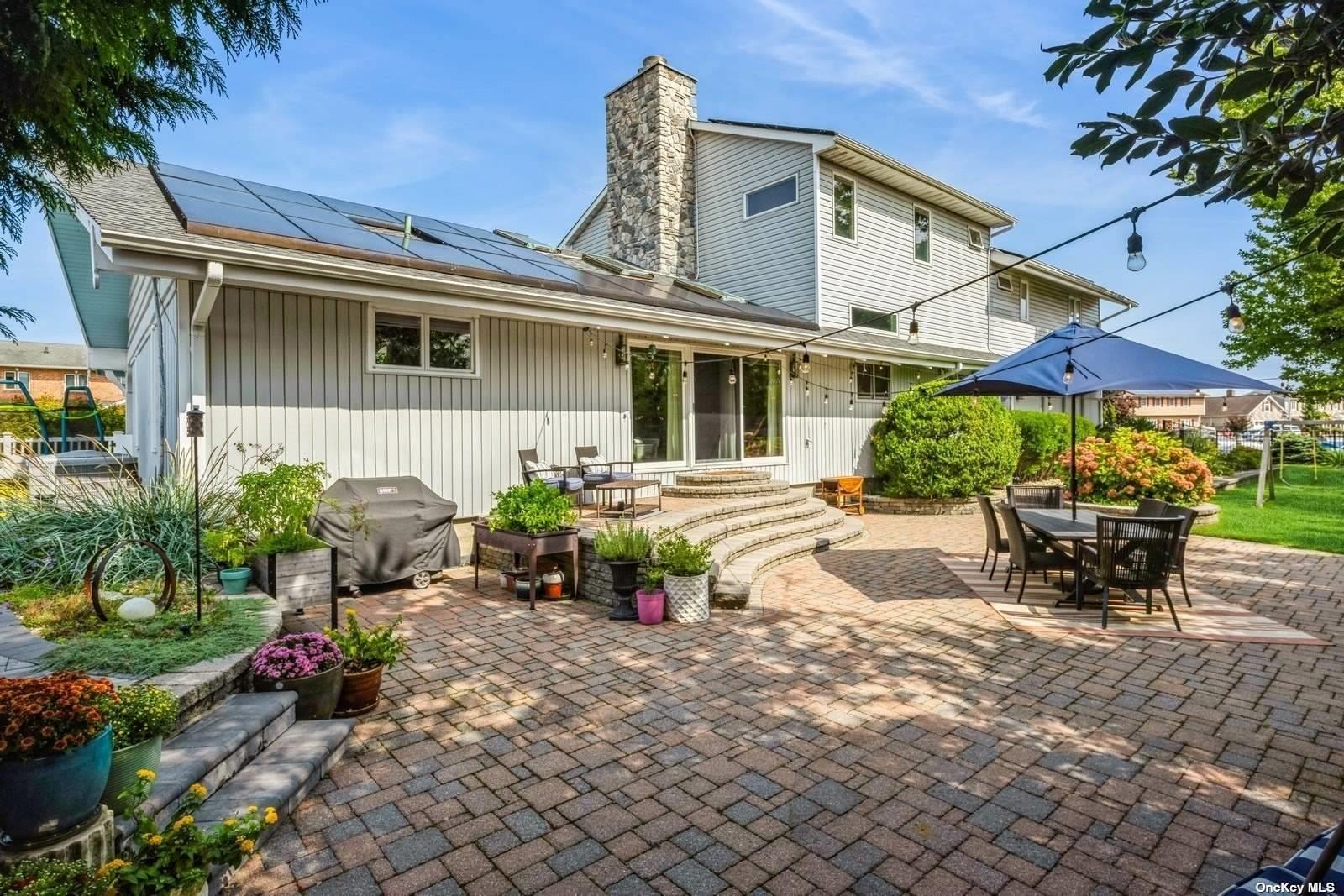 Single Family Court  Suffolk County, NY 11702, MLS-842360-29