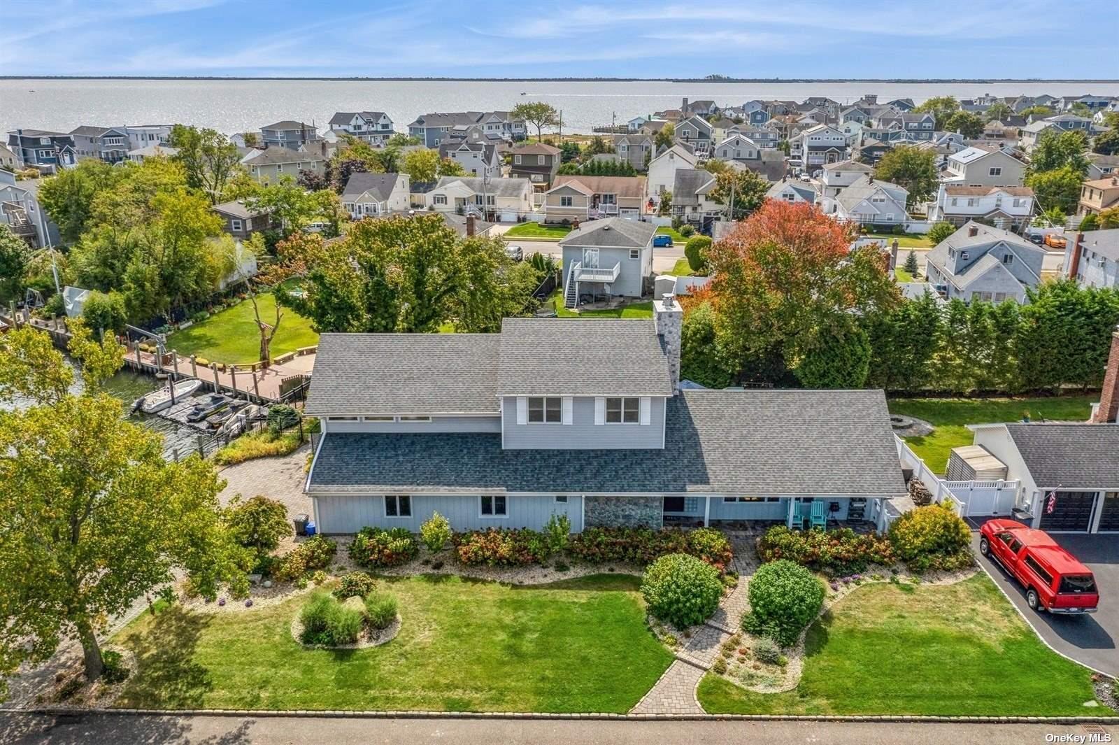 Single Family Court  Suffolk County, NY 11702, MLS-842360-30
