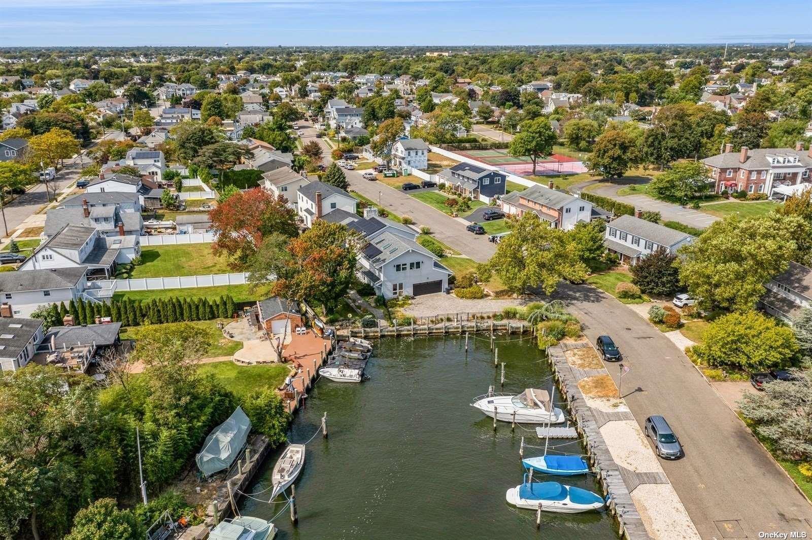 Single Family Court  Suffolk County, NY 11702, MLS-842360-31