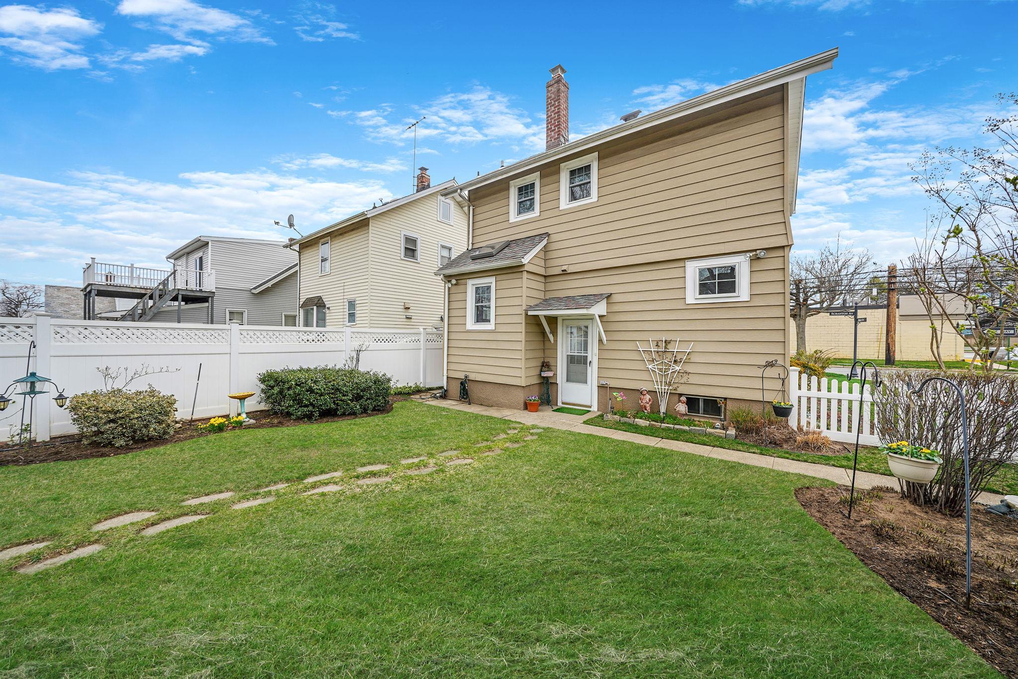 Single Family Scranton  Nassau County, NY 11563, MLS-842365-28