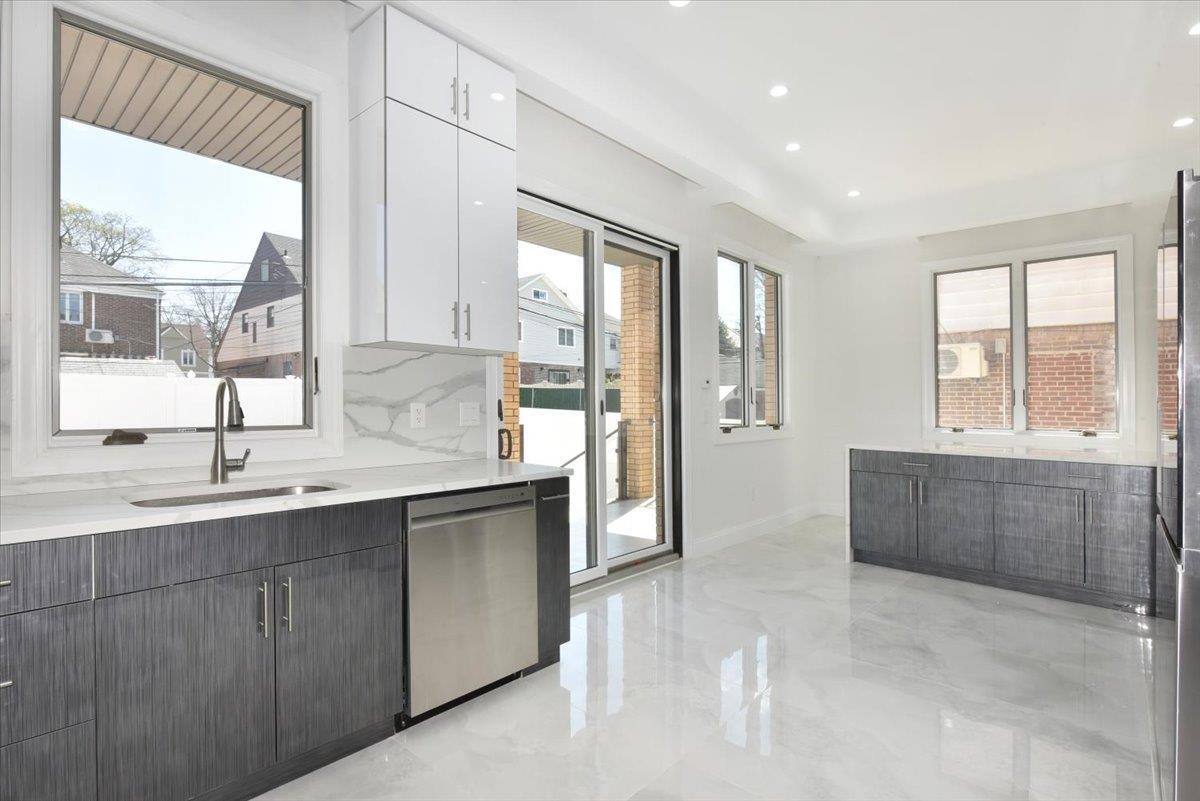 Single Family 173  Queens, NY 11366, MLS-842393-15