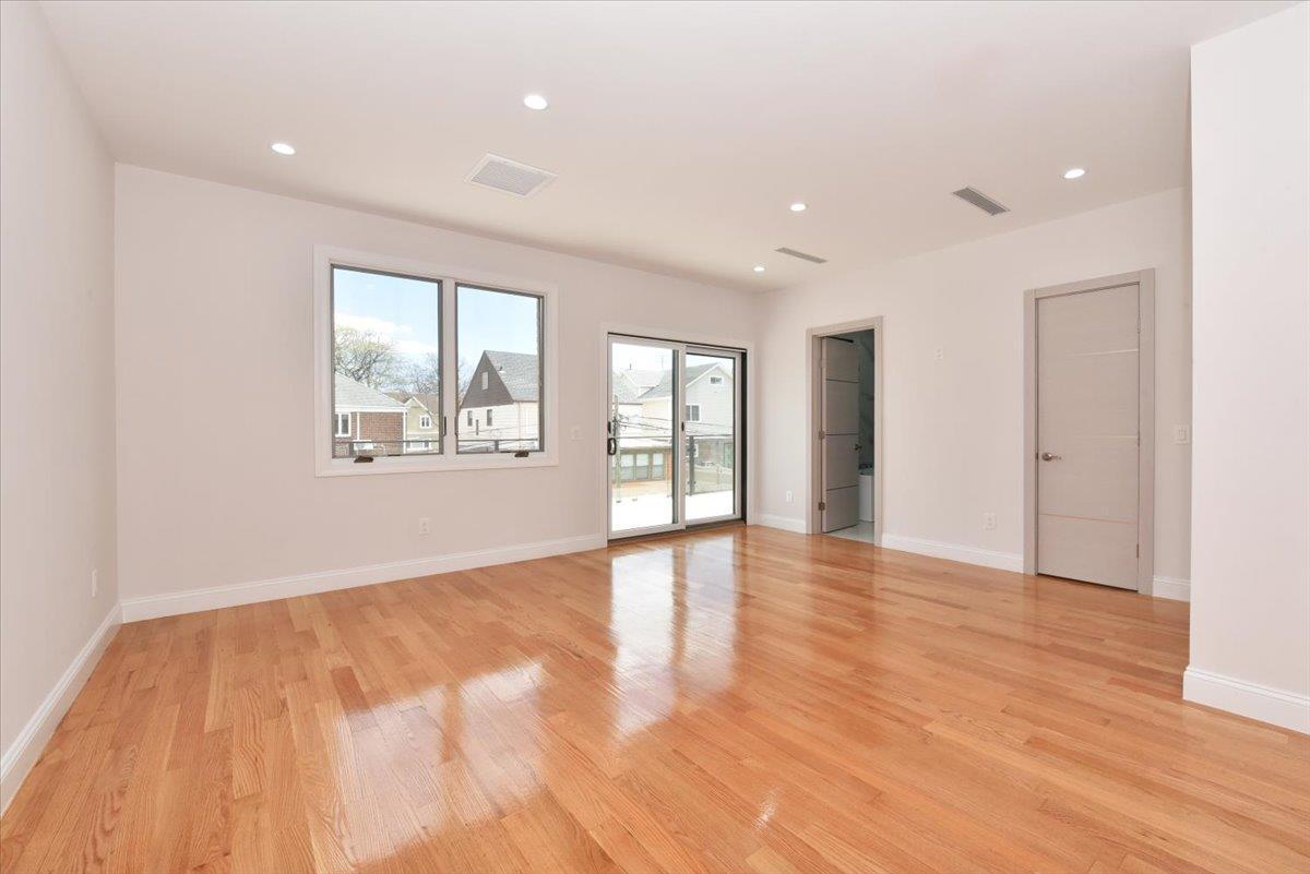 Single Family 173  Queens, NY 11366, MLS-842393-20