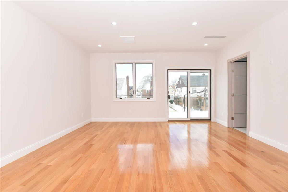 Single Family 173  Queens, NY 11366, MLS-842393-22