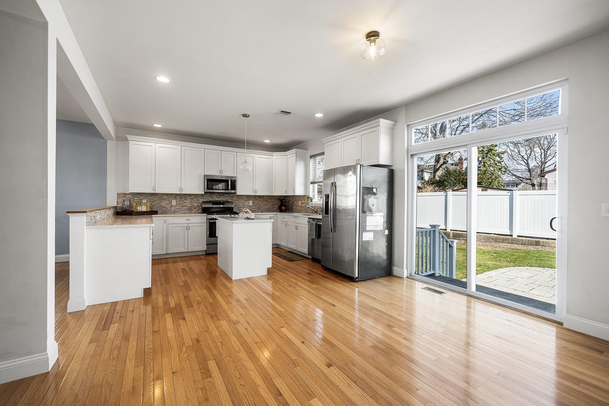 Single Family Horseshoe  Nassau County, NY 11710, MLS-842430-19