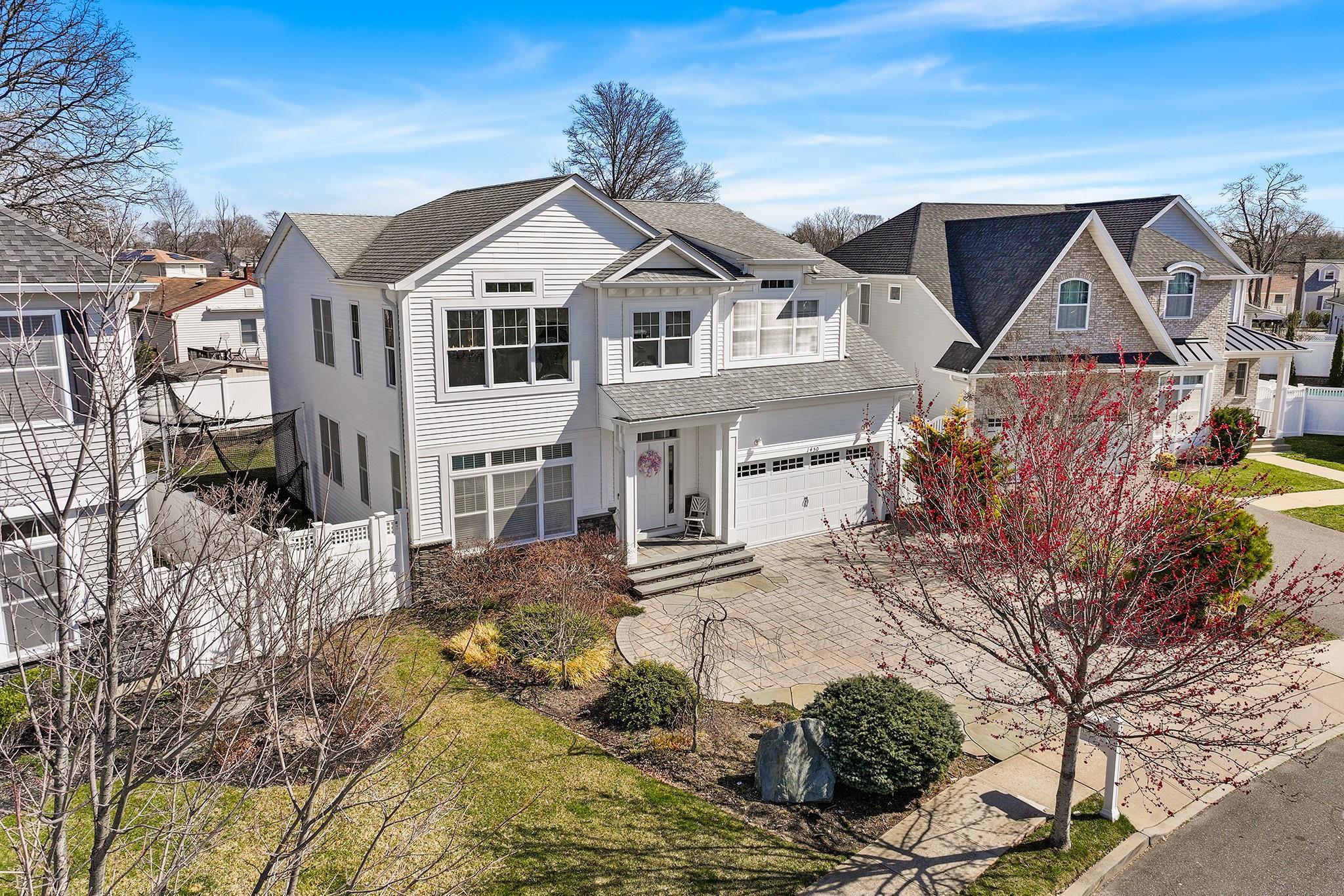 Single Family Horseshoe  Nassau County, NY 11710, MLS-842430-39