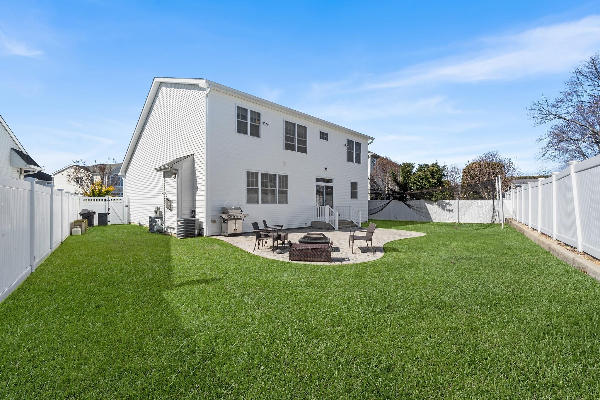Single Family Horseshoe  Nassau County, NY 11710, MLS-842430-45