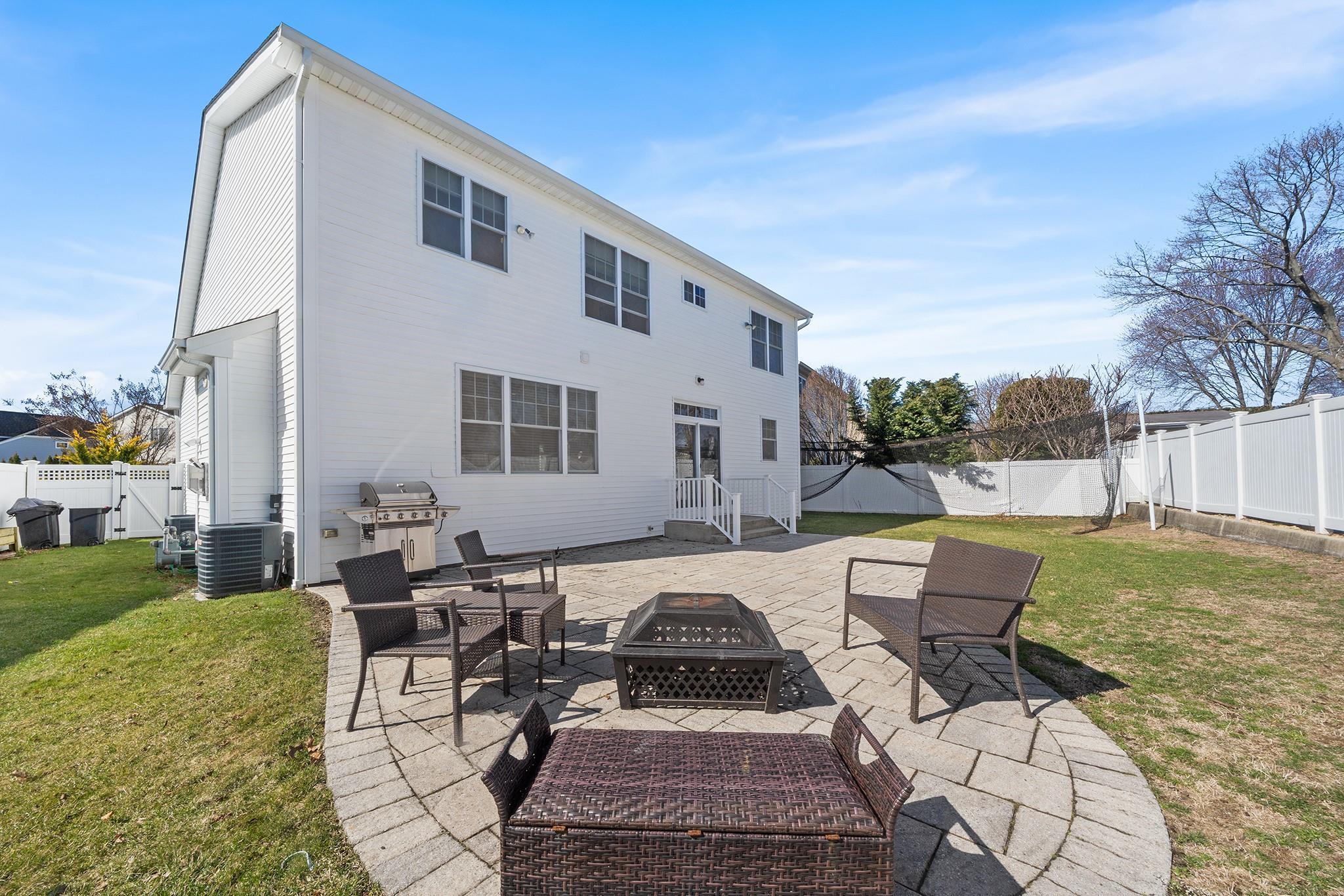 Single Family Horseshoe  Nassau County, NY 11710, MLS-842430-46