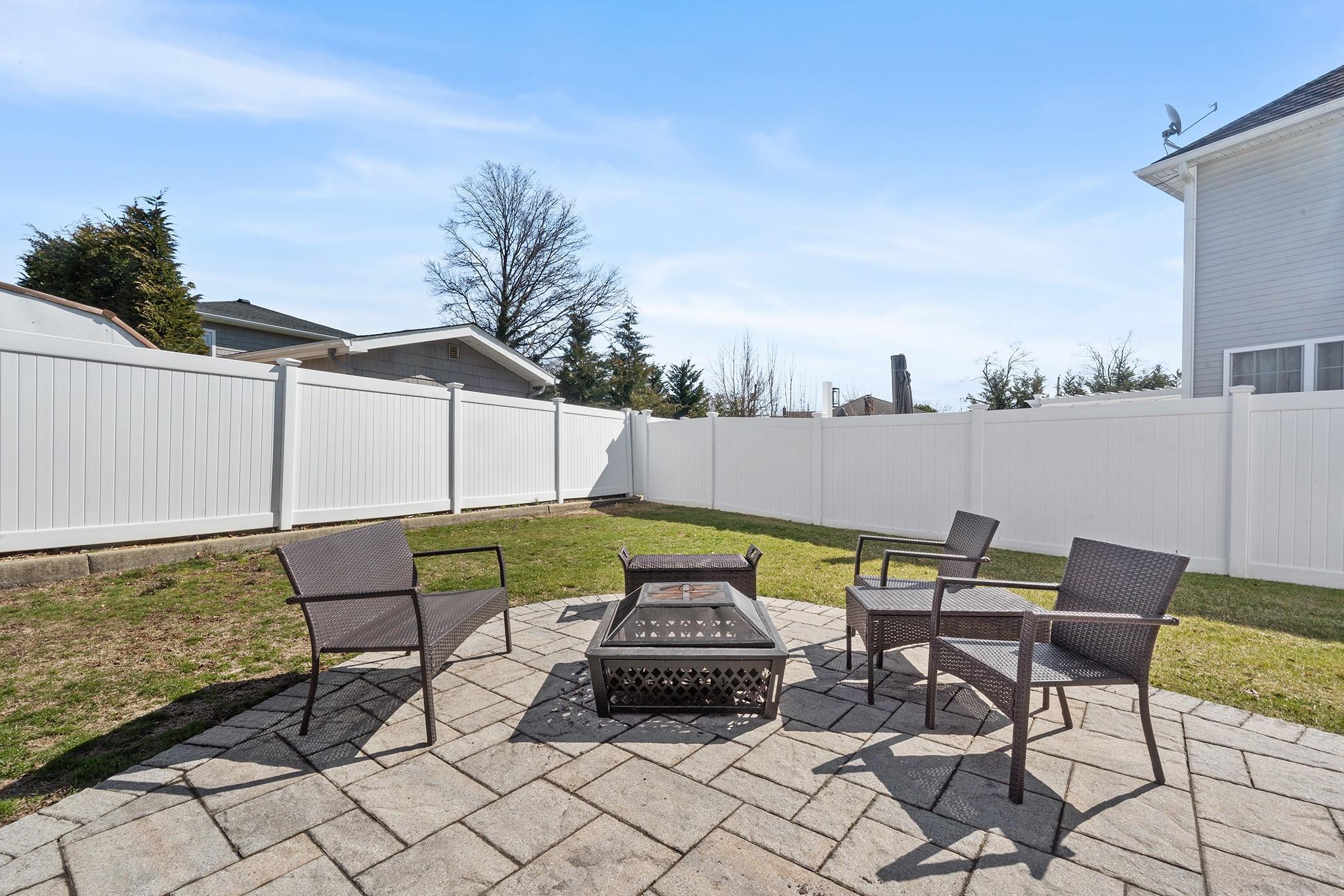 Single Family Horseshoe  Nassau County, NY 11710, MLS-842430-47