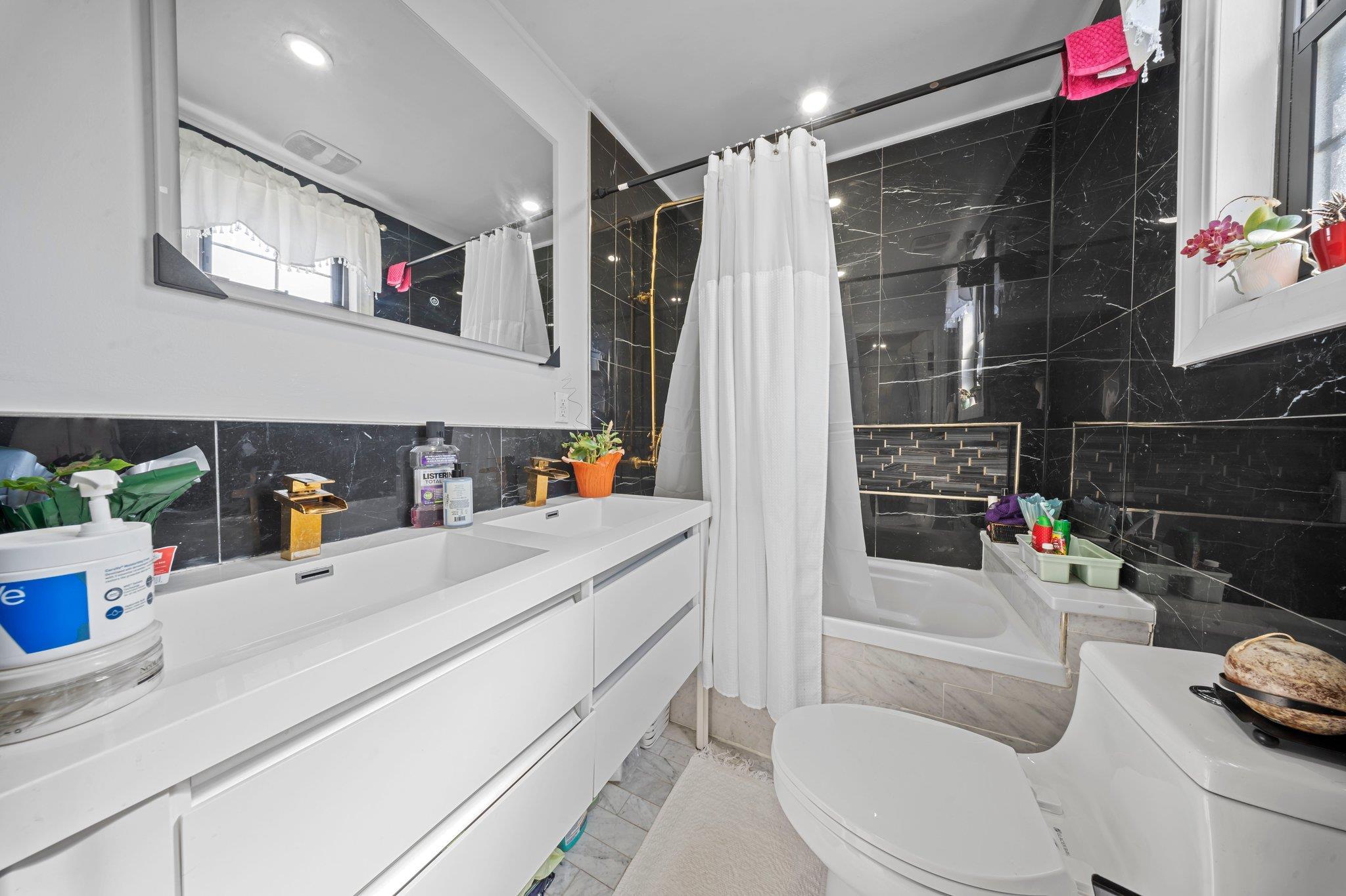 Single Family 145th  Queens, NY 11413, MLS-842486-20