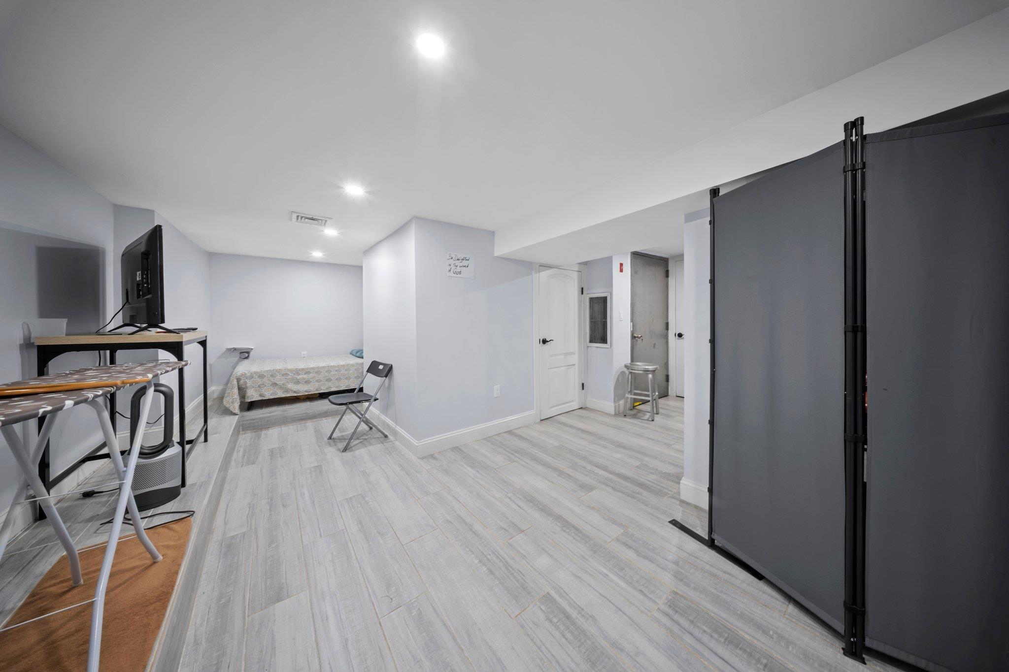 Single Family 145th  Queens, NY 11413, MLS-842486-39