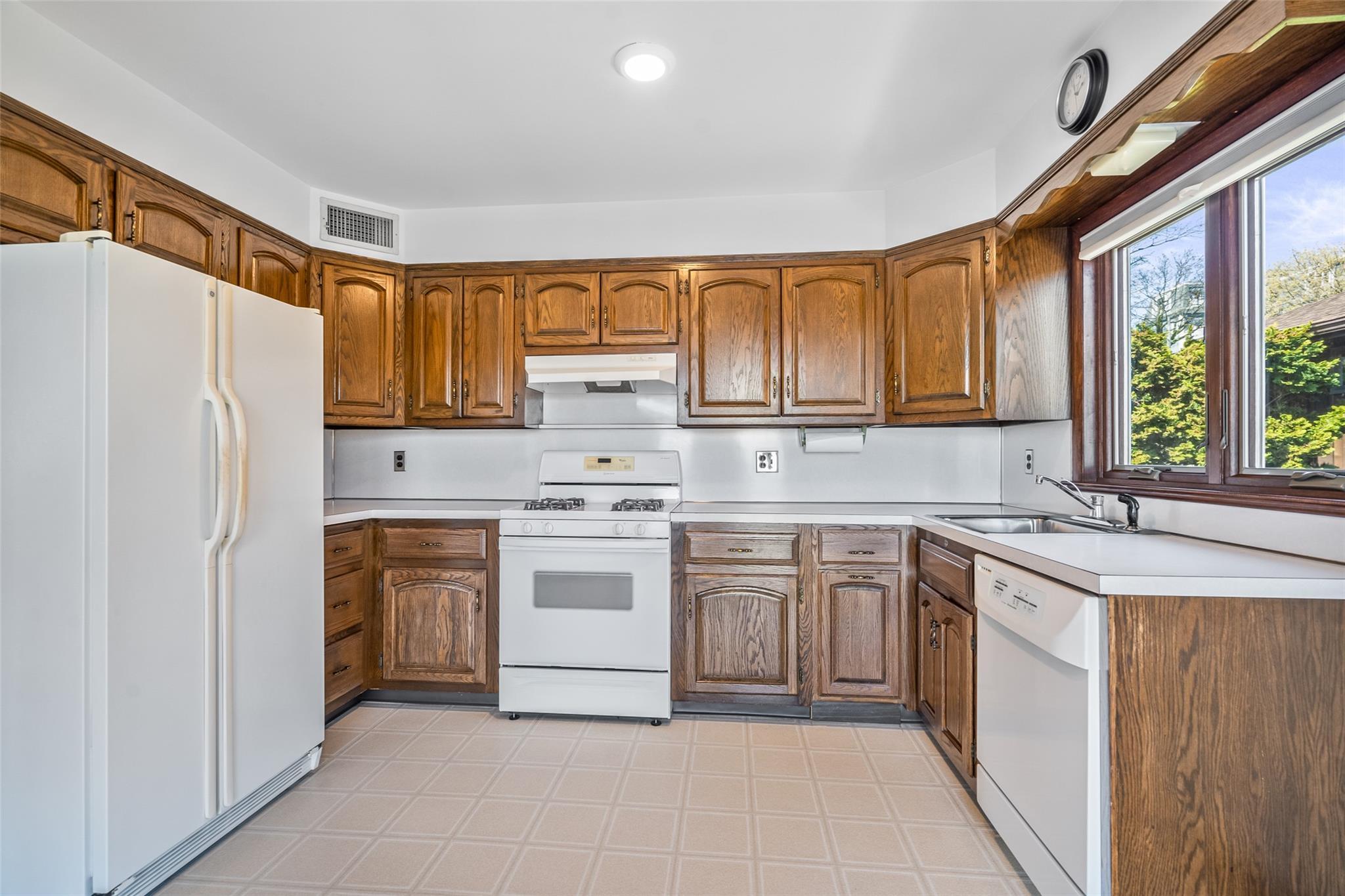 Single Family Harbor  Westchester County, NY 10573, MLS-842554-8