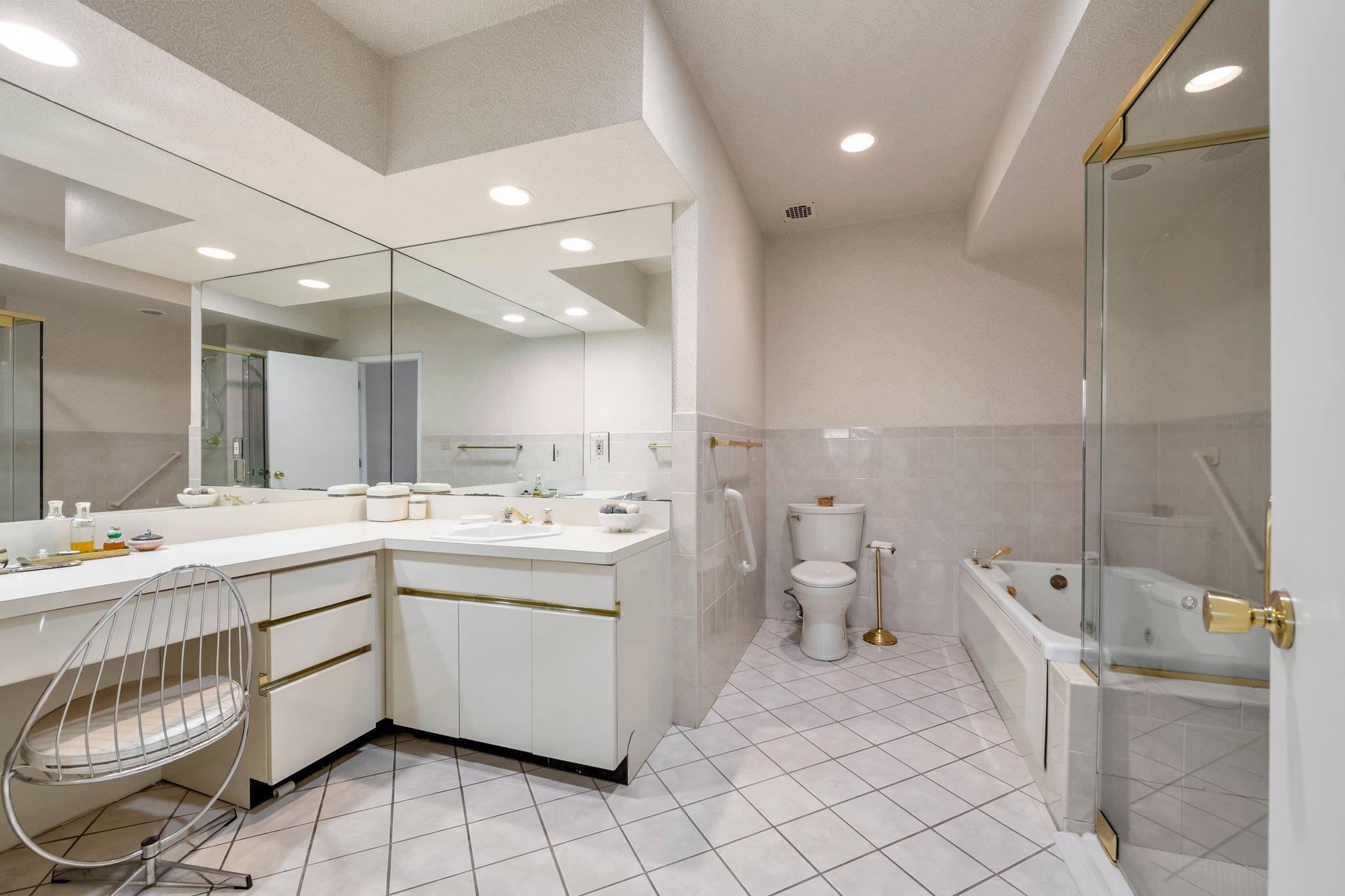 Coop Kensington Gate  Nassau County, NY 11021, MLS-842560-15