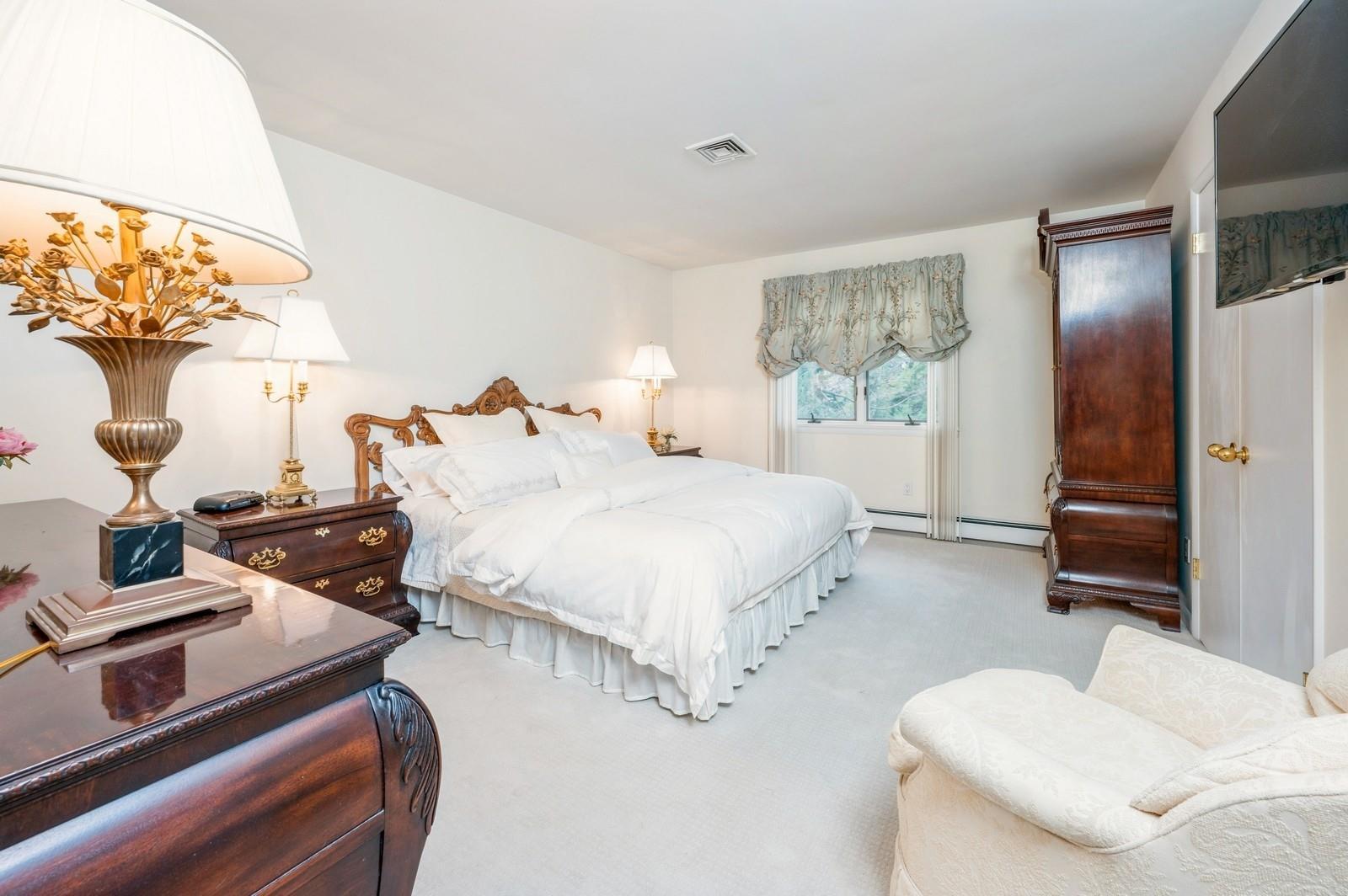 Single Family Greenvale  Westchester County, NY 10583, MLS-842598-16