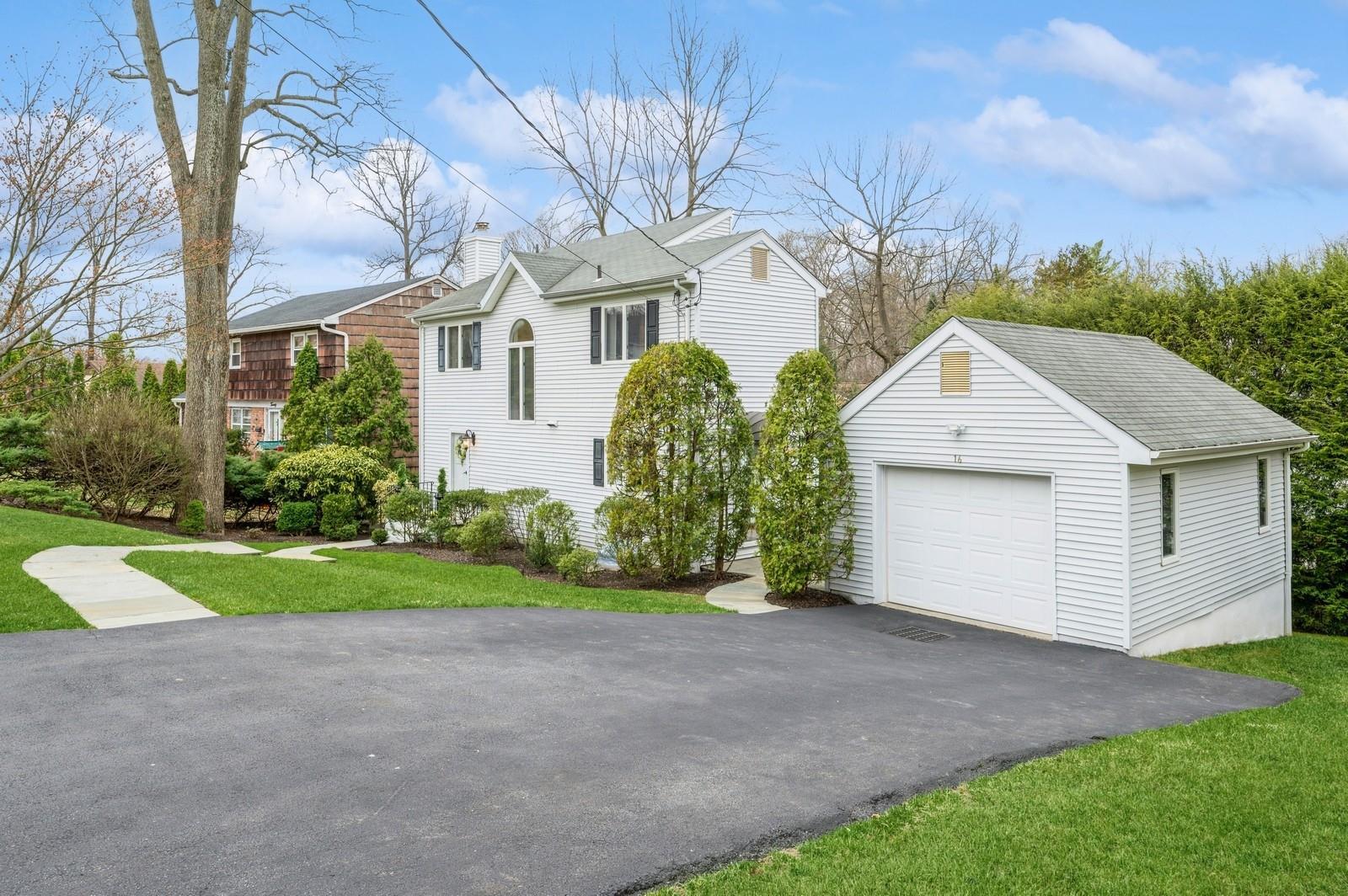 Single Family Greenvale  Westchester County, NY 10583, MLS-842598-2