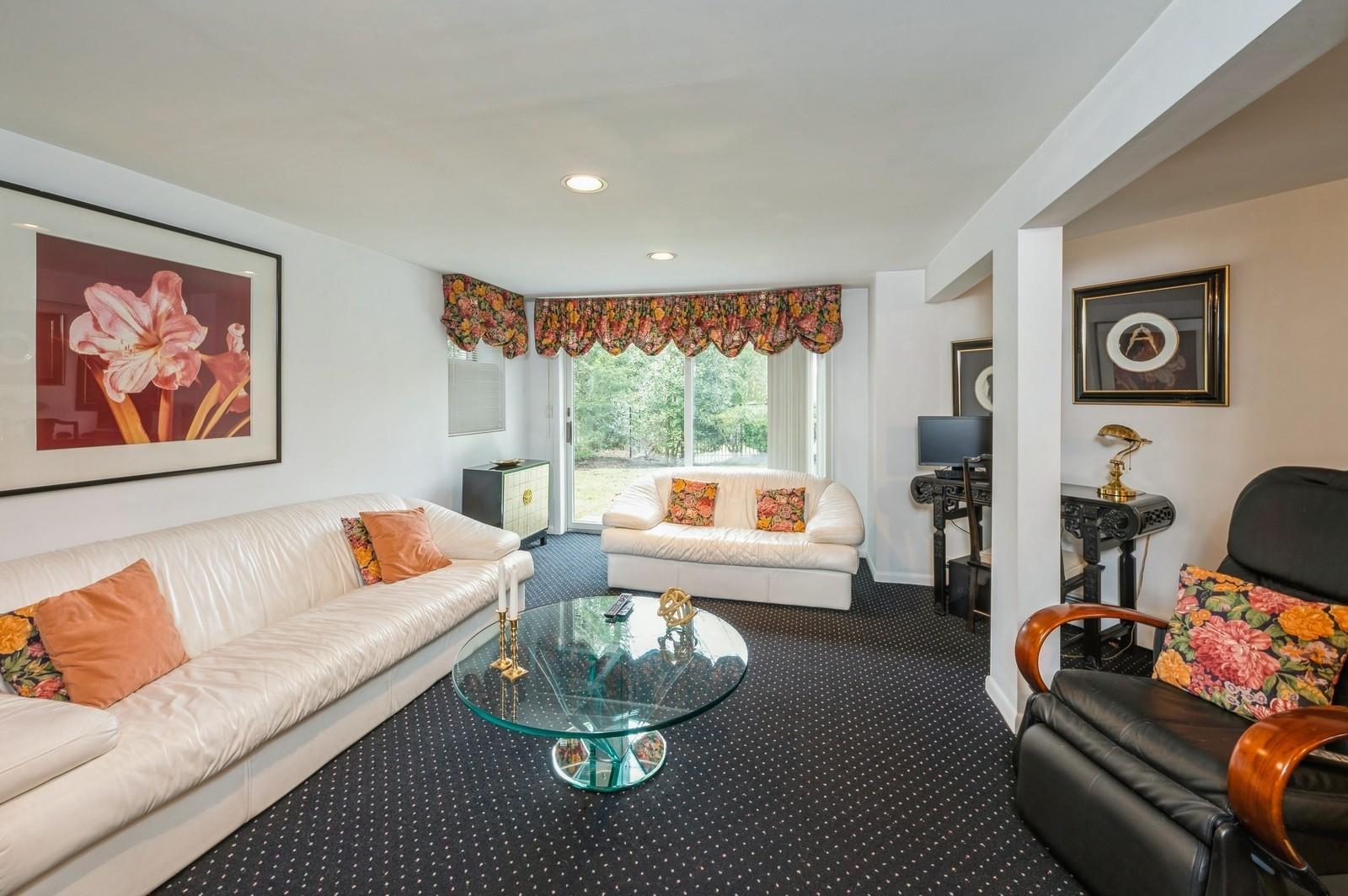 Single Family Greenvale  Westchester County, NY 10583, MLS-842598-22
