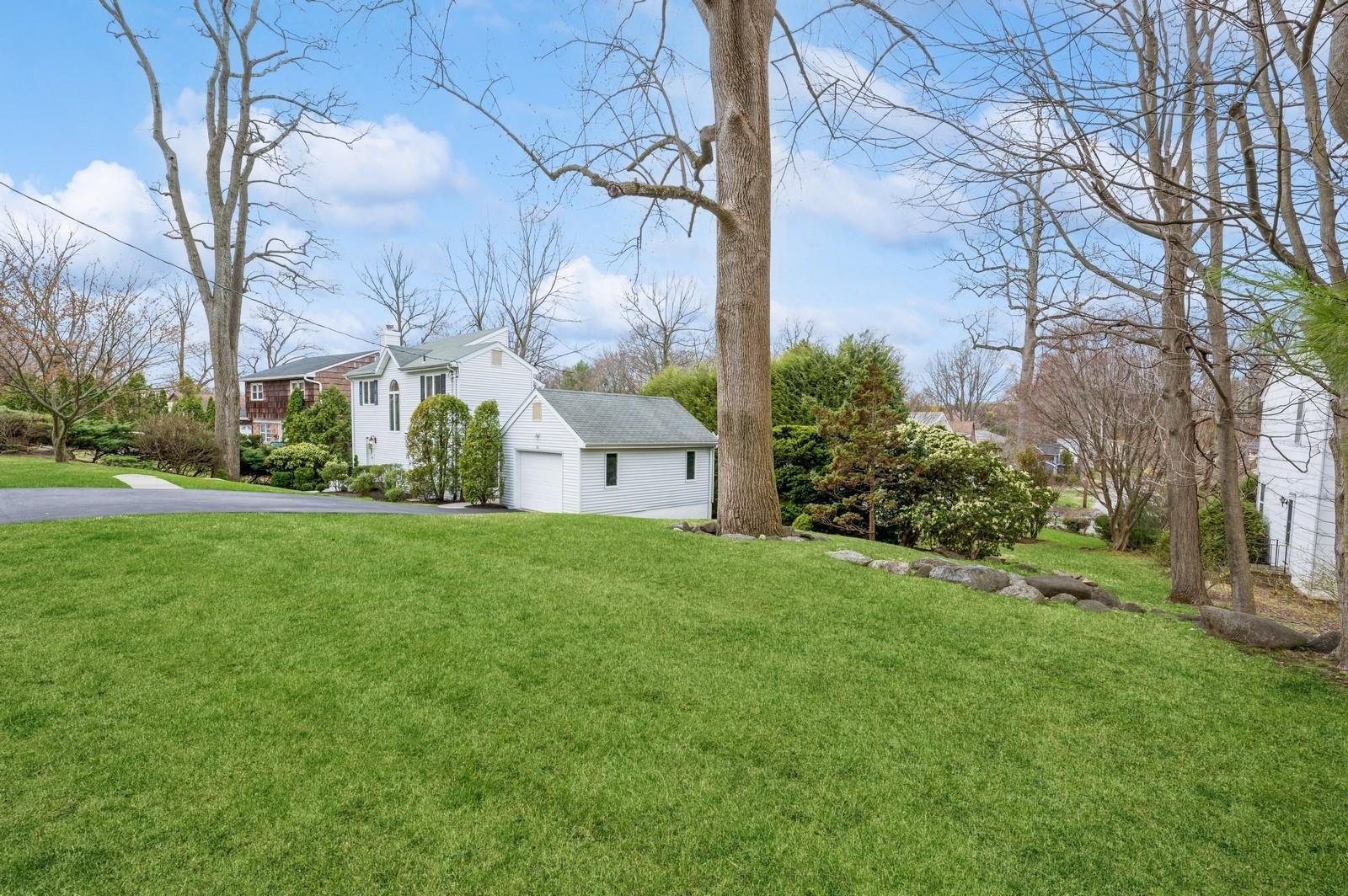 Single Family Greenvale  Westchester County, NY 10583, MLS-842598-23
