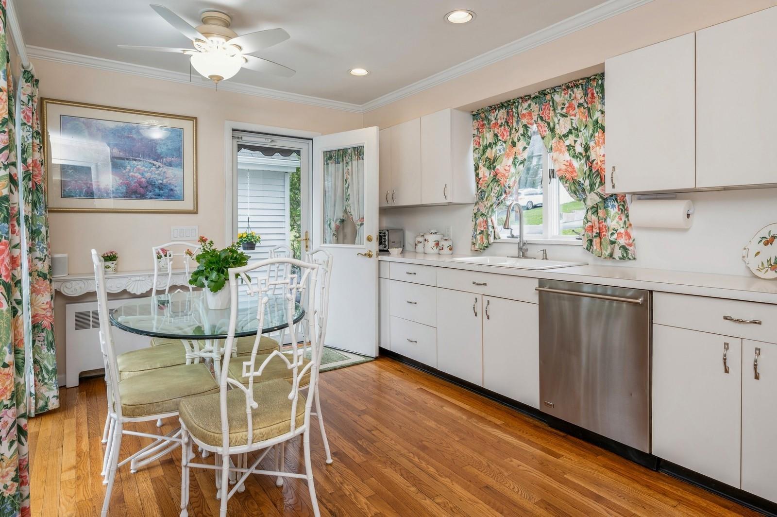 Single Family Greenvale  Westchester County, NY 10583, MLS-842598-9