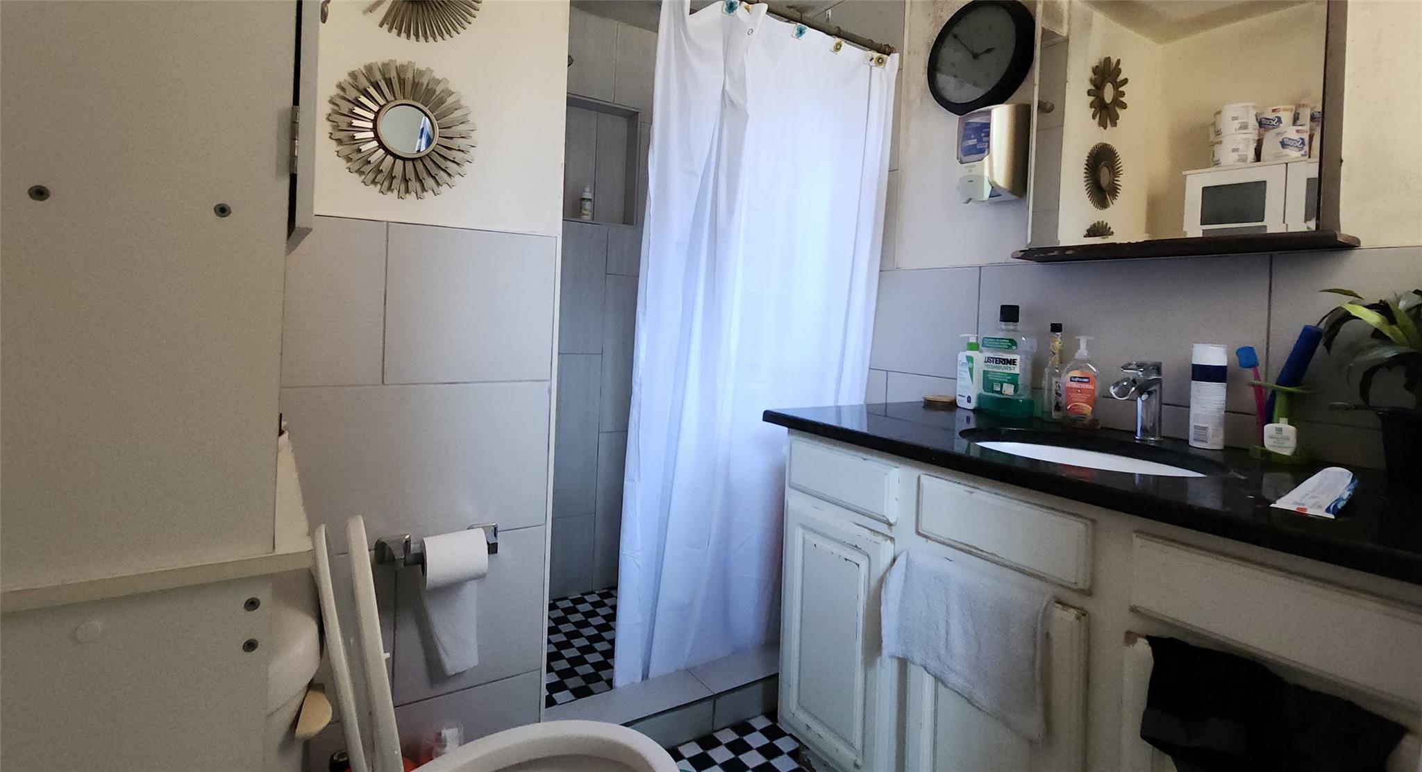 Single Family 41st Rd  Queens, NY 11373, MLS-842615-35