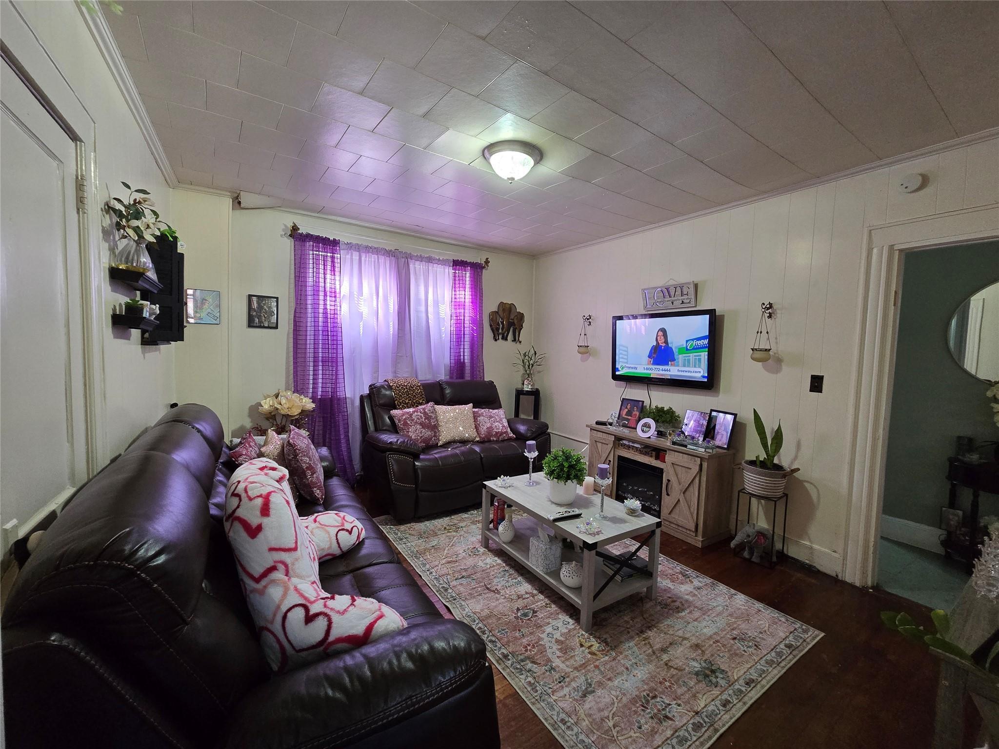Single Family Locust  Westchester County, NY 10573, MLS-842798-10