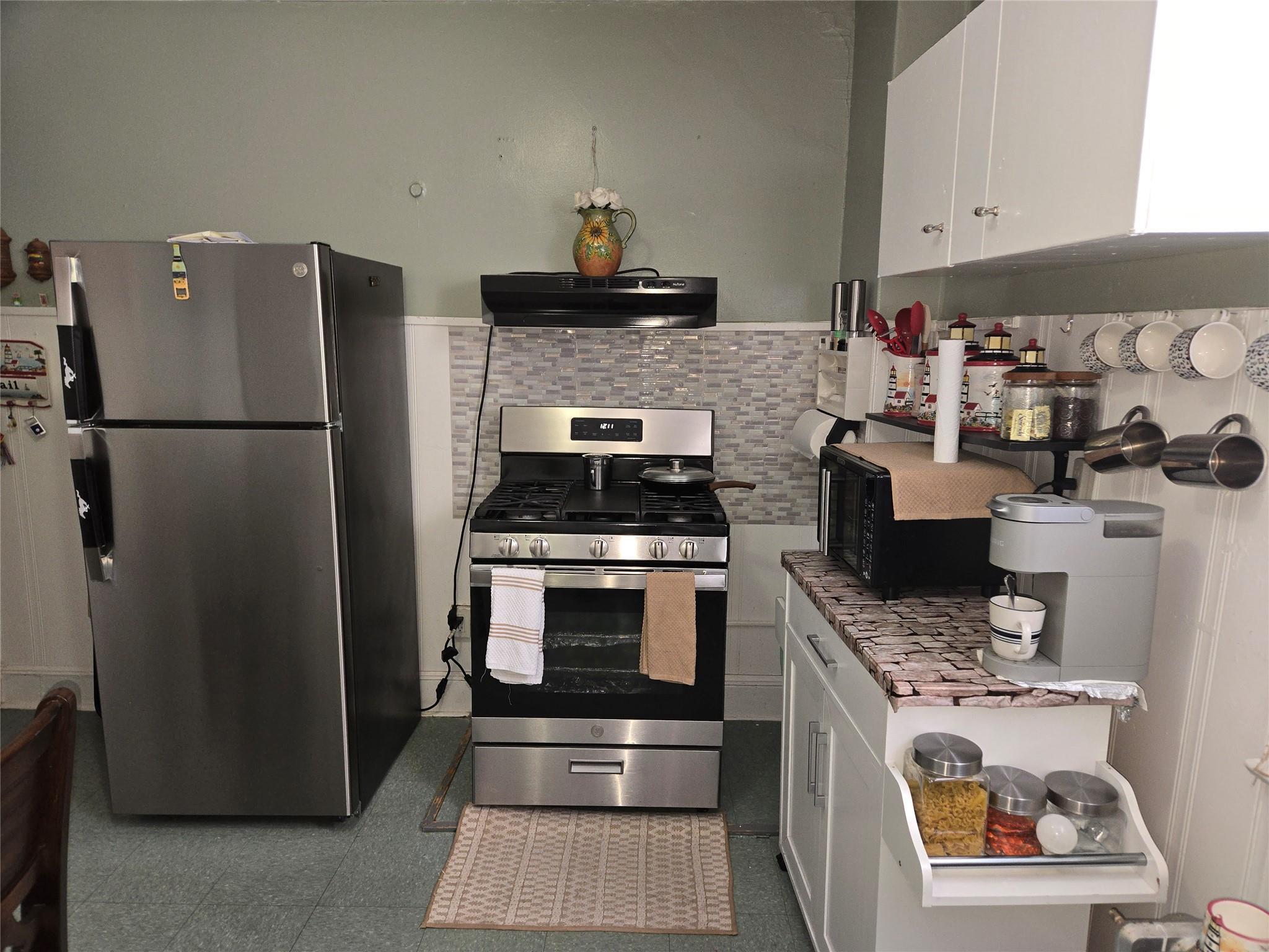 Single Family Locust  Westchester County, NY 10573, MLS-842798-11