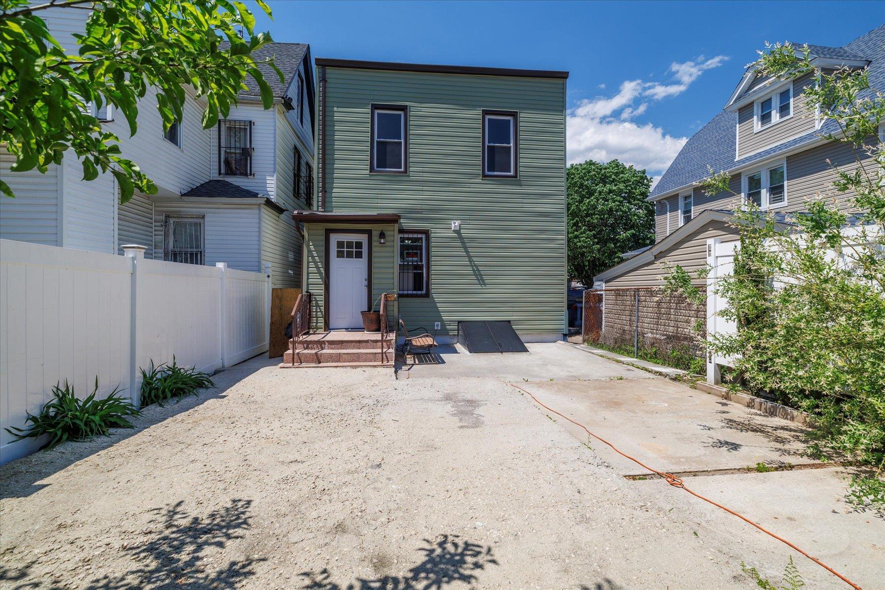 Single Family Shore  Queens, NY 11435, MLS-842800-27