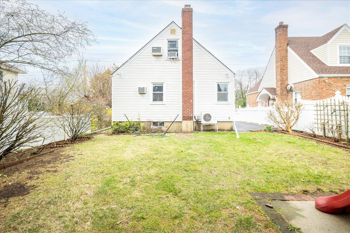 Single Family Dyckman  Nassau County, NY 11040, MLS-842827-22