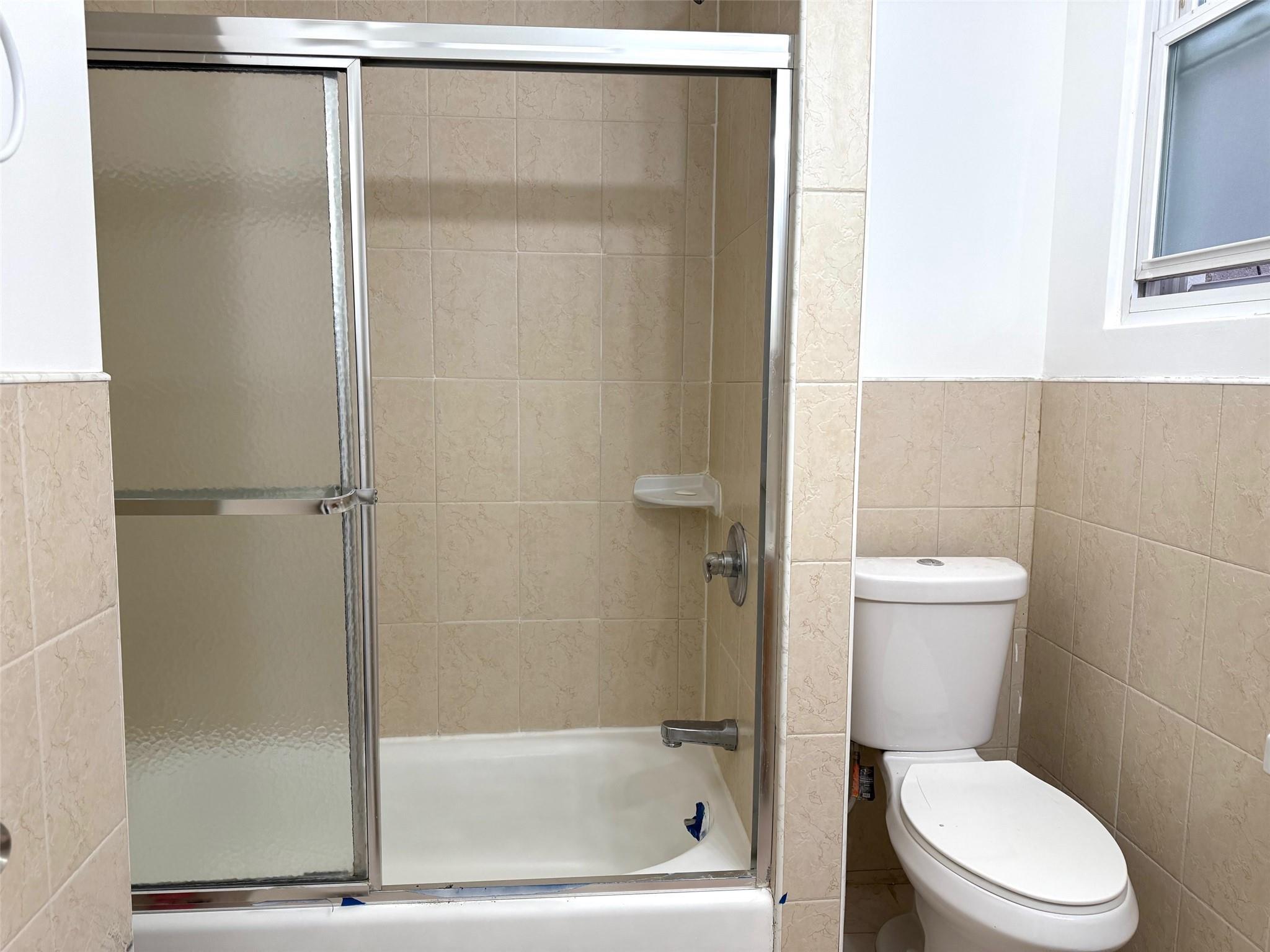 Apartment 37th Ave  Queens, NY 11372, MLS-842840-6