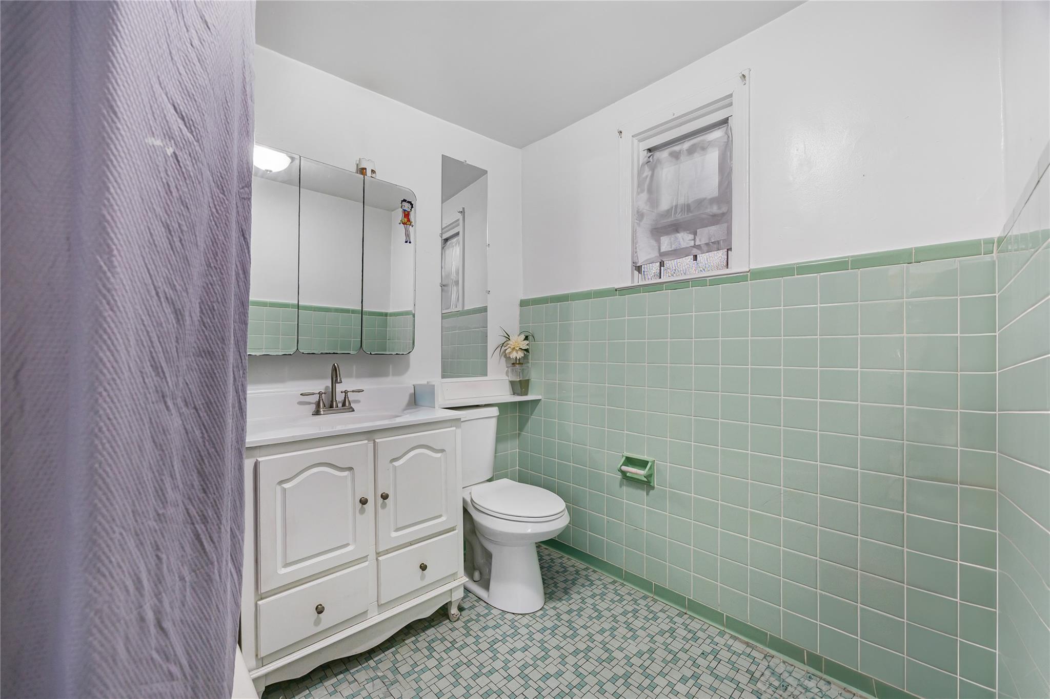Single Family Laurel Hill  Queens, NY 11377, MLS-842877-22