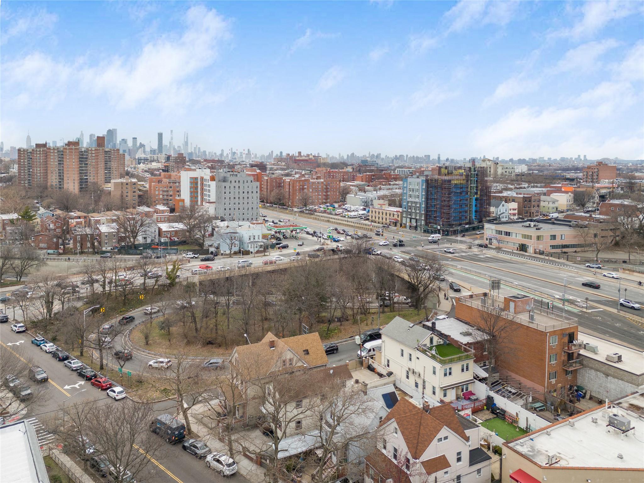 Single Family Laurel Hill  Queens, NY 11377, MLS-842877-27