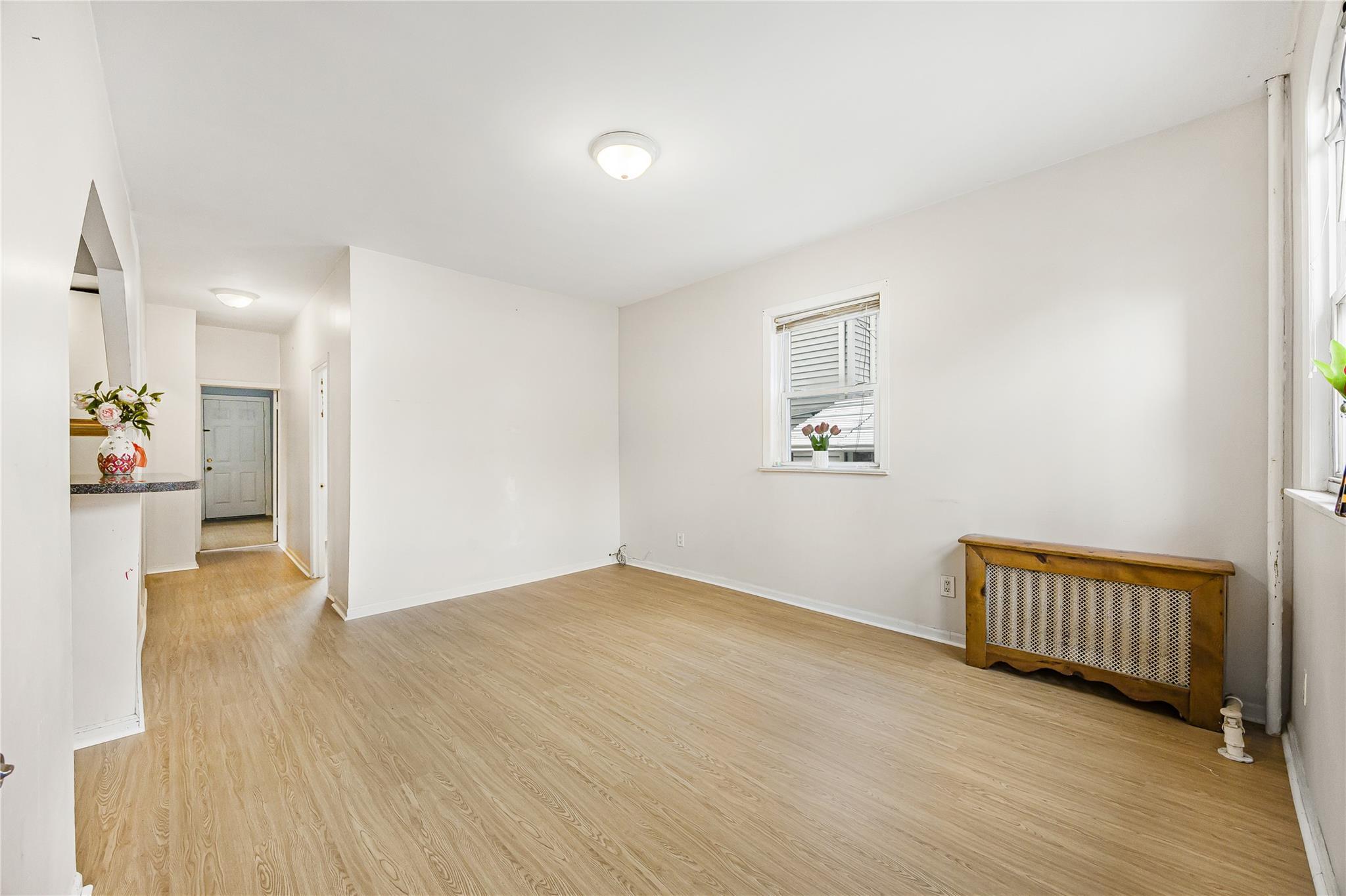 Single Family Laurel Hill  Queens, NY 11377, MLS-842877-3
