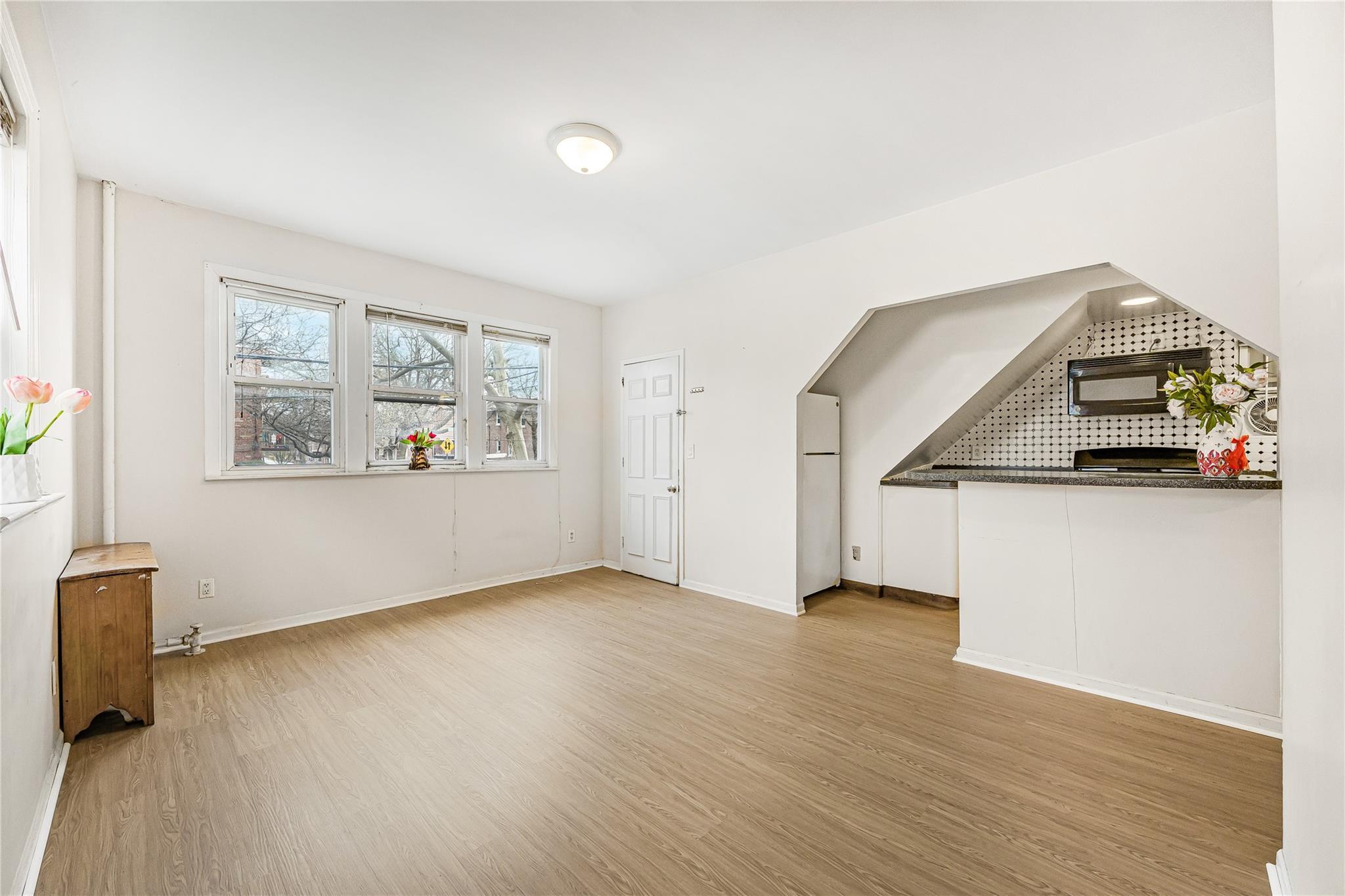 Single Family Laurel Hill  Queens, NY 11377, MLS-842877-4