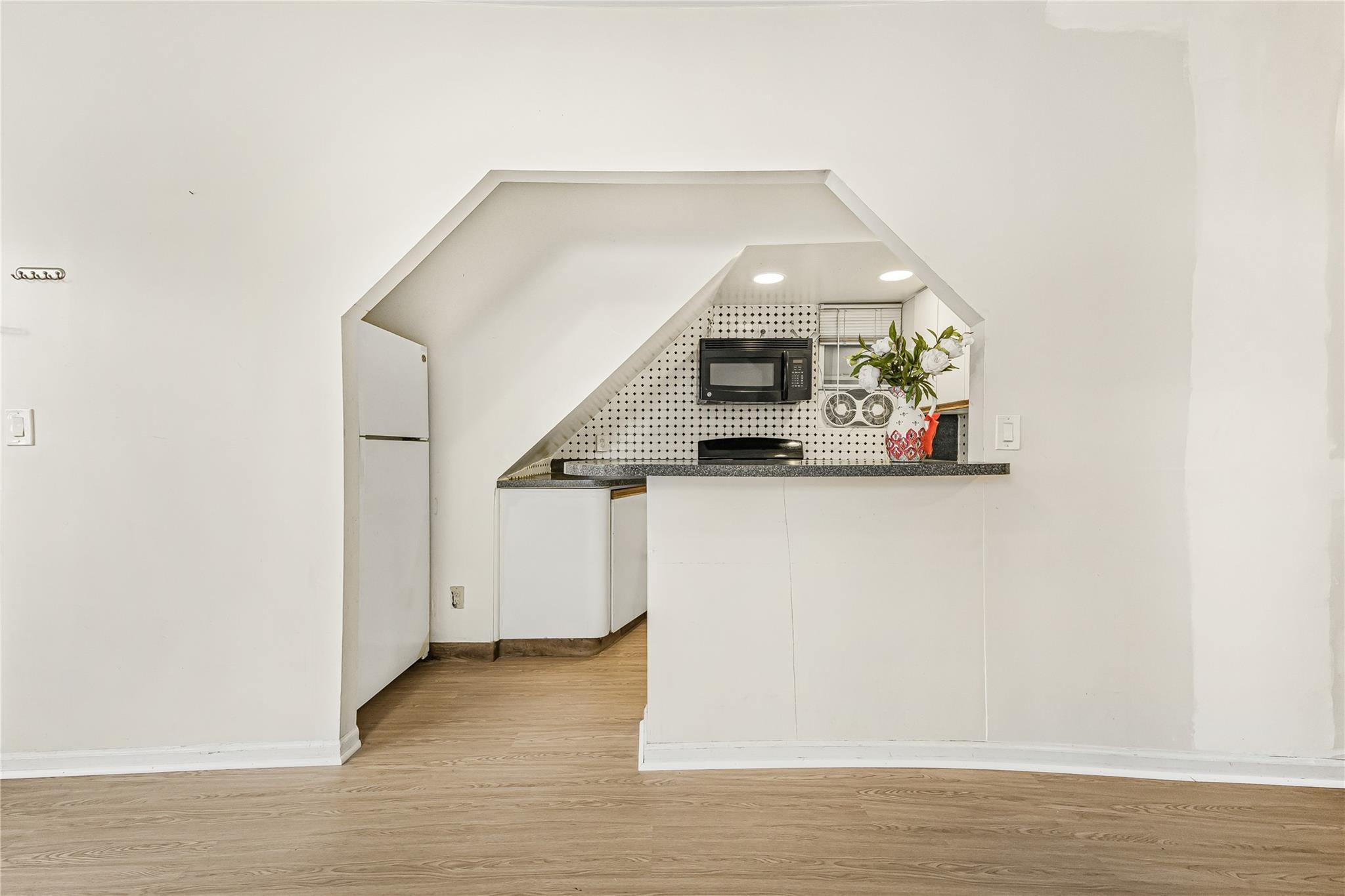 Single Family Laurel Hill  Queens, NY 11377, MLS-842877-6