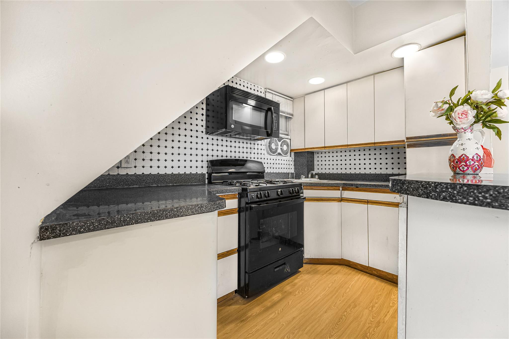 Single Family Laurel Hill  Queens, NY 11377, MLS-842877-7