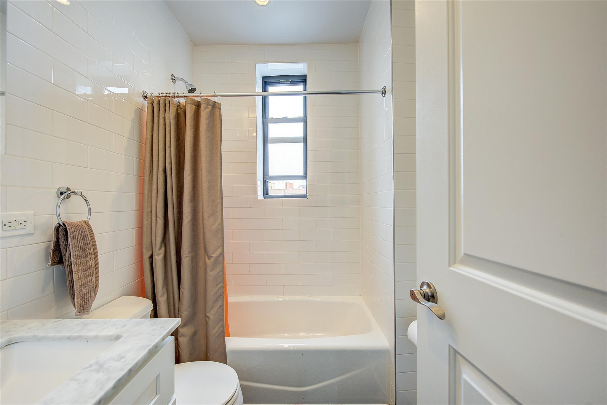 Condo Queens  Queens, NY 11375, MLS-842902-10