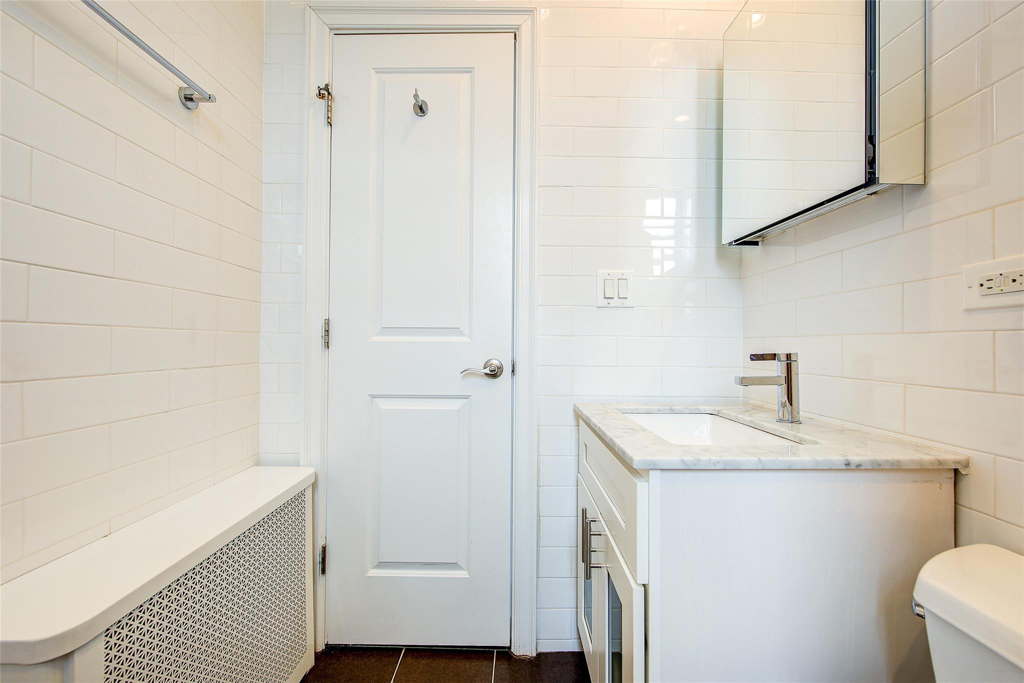 Condo Queens  Queens, NY 11375, MLS-842902-11