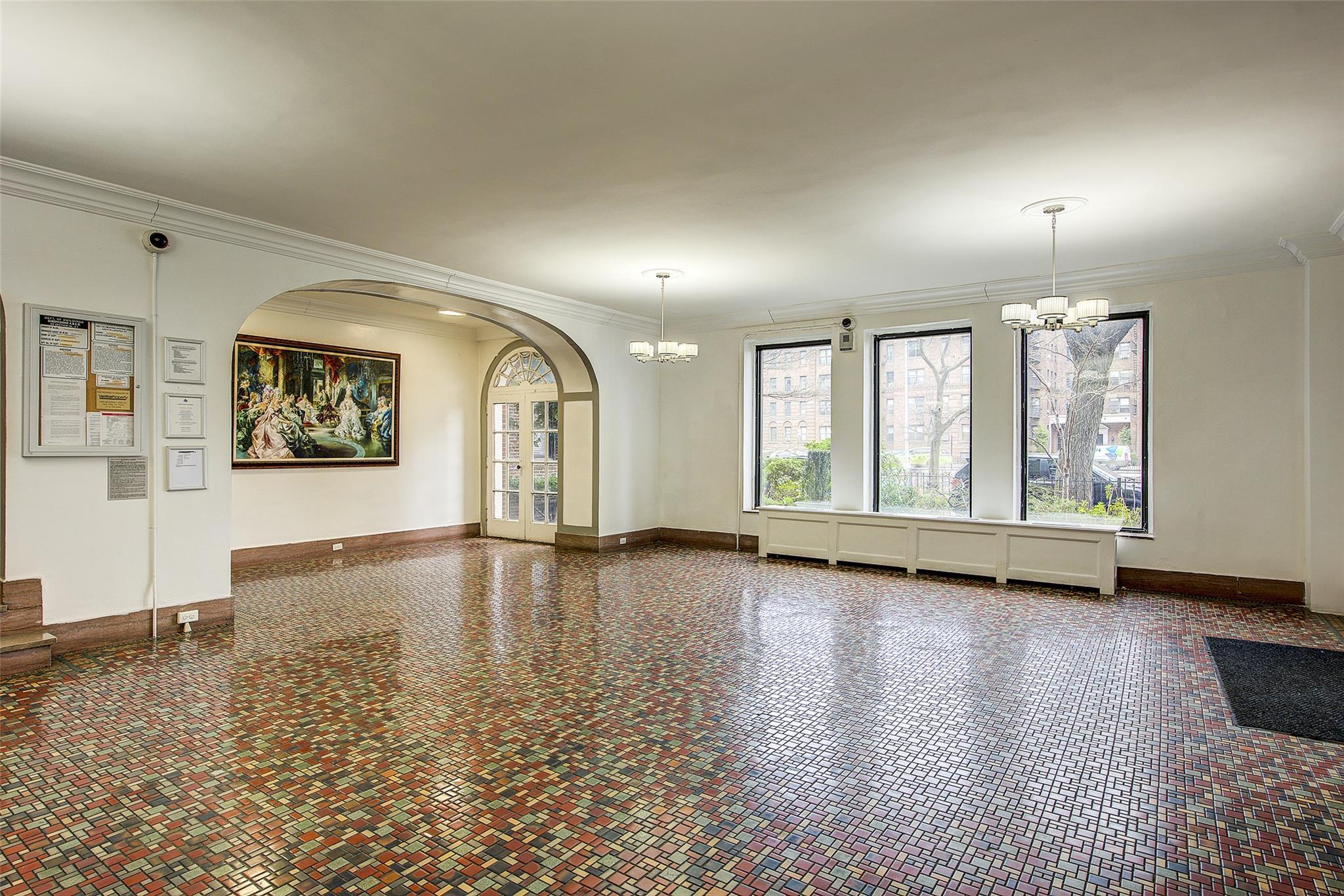 Condo Queens  Queens, NY 11375, MLS-842902-16