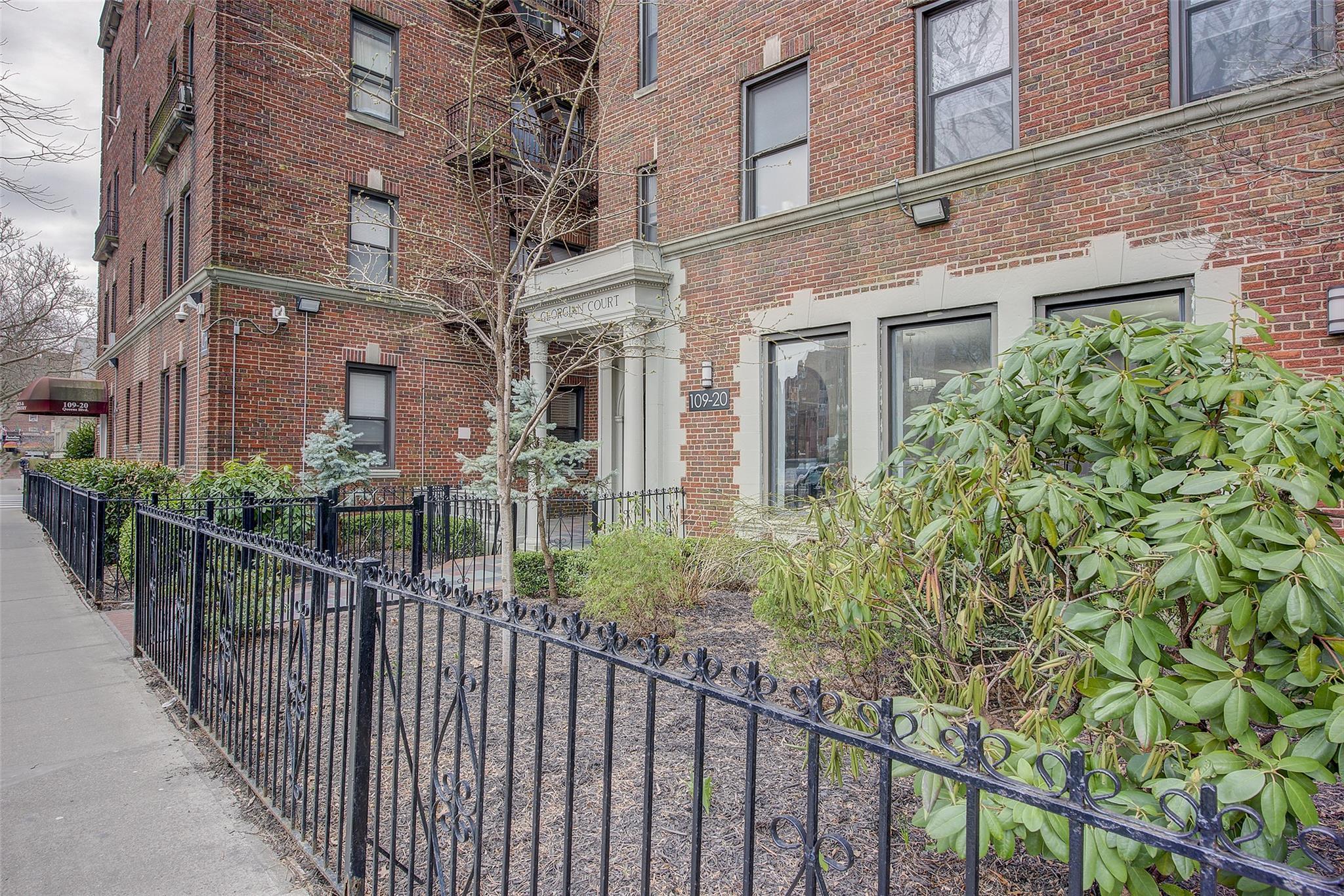 Condo Queens  Queens, NY 11375, MLS-842902-18