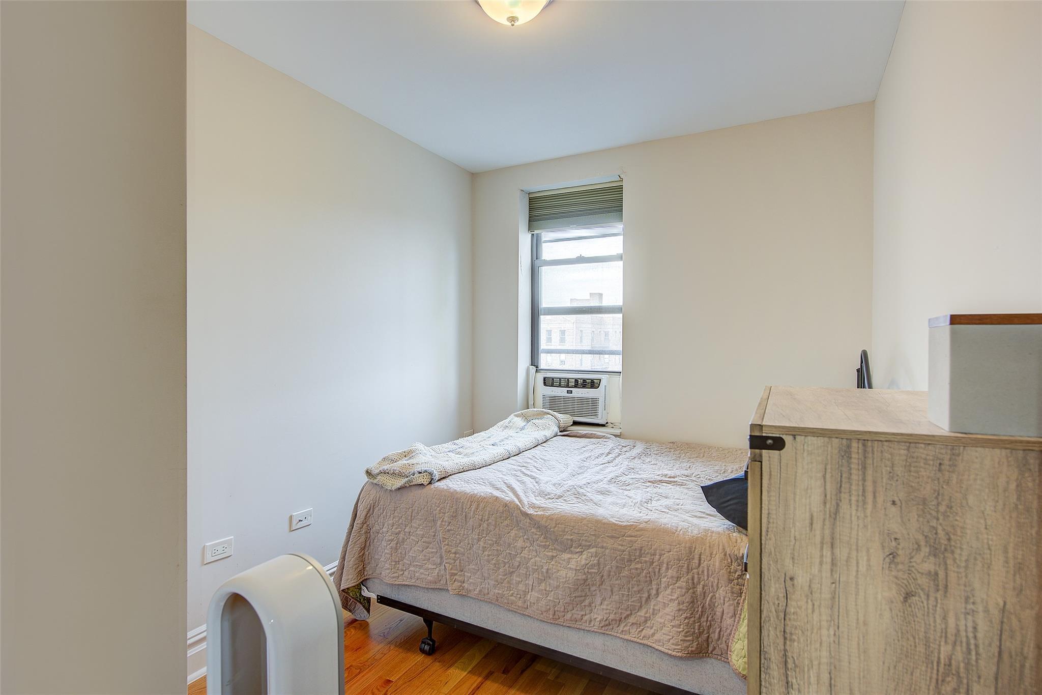 Condo Queens  Queens, NY 11375, MLS-842902-8