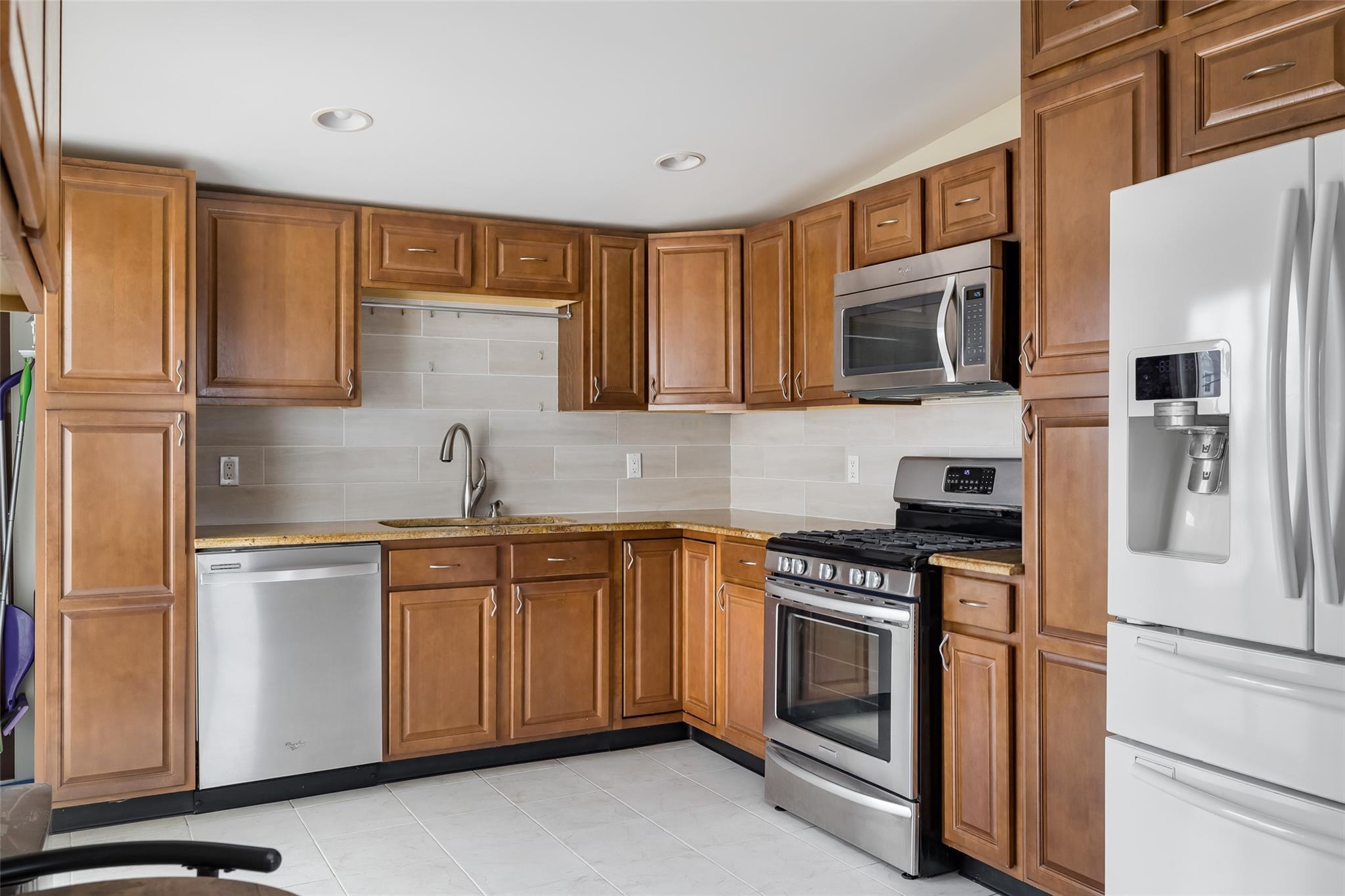 Single Family Saltaire  Suffolk County, NY 11757, MLS-842939-10