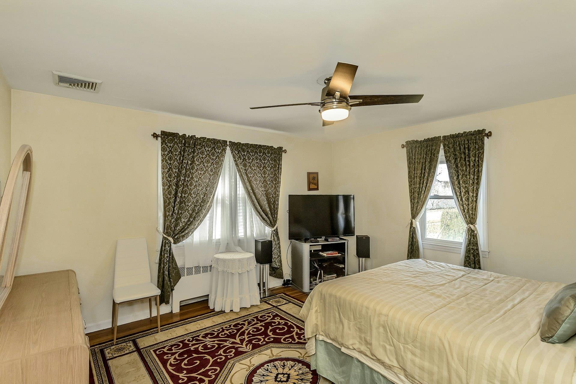 Single Family Dartmouth  Nassau County, NY 11590, MLS-842953-10