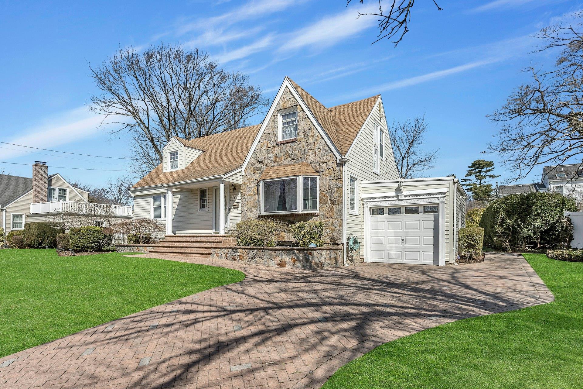 Single Family Dartmouth  Nassau County, NY 11590, MLS-842953-2