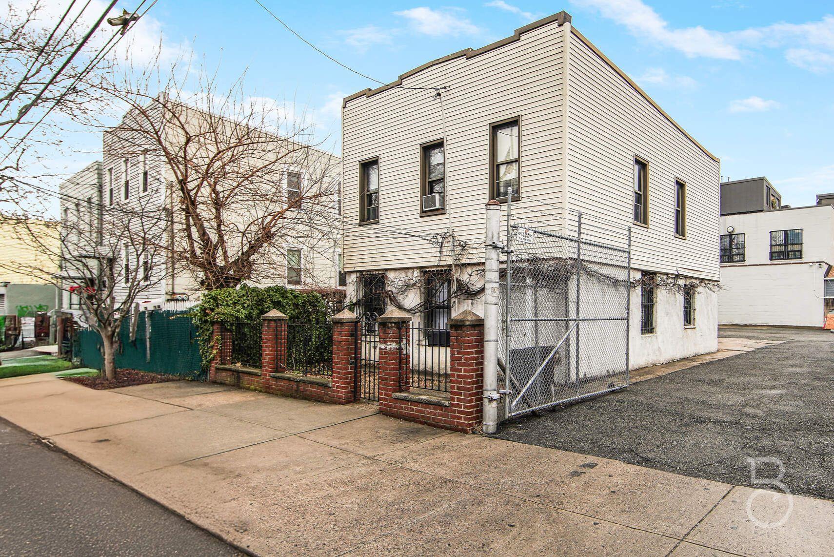 Single Family 10th  Queens, NY 11106, MLS-842976-6