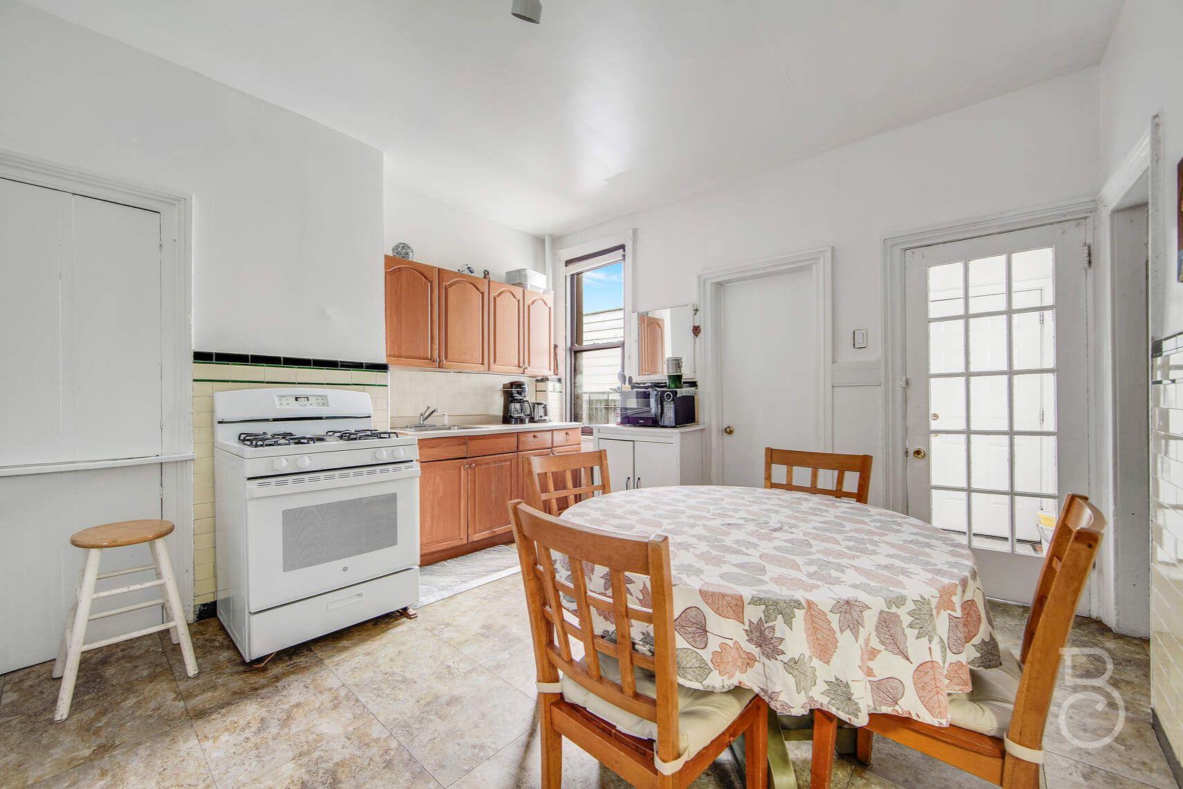 Single Family 10th  Queens, NY 11106, MLS-842976-8