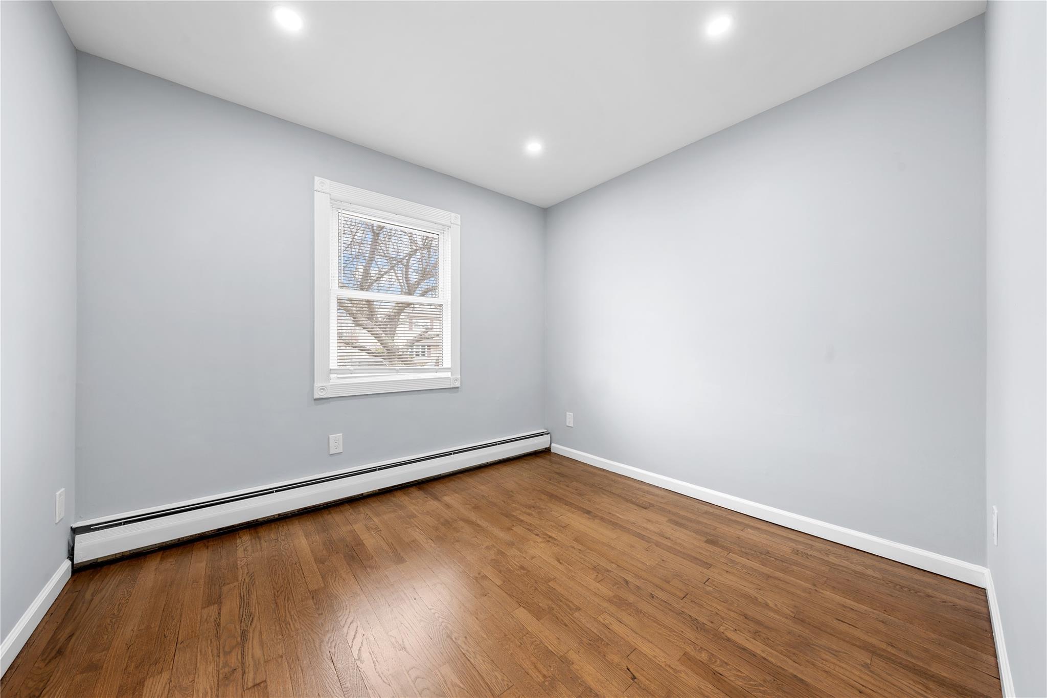 Single Family Silver  Suffolk County, NY 11704, MLS-843050-12