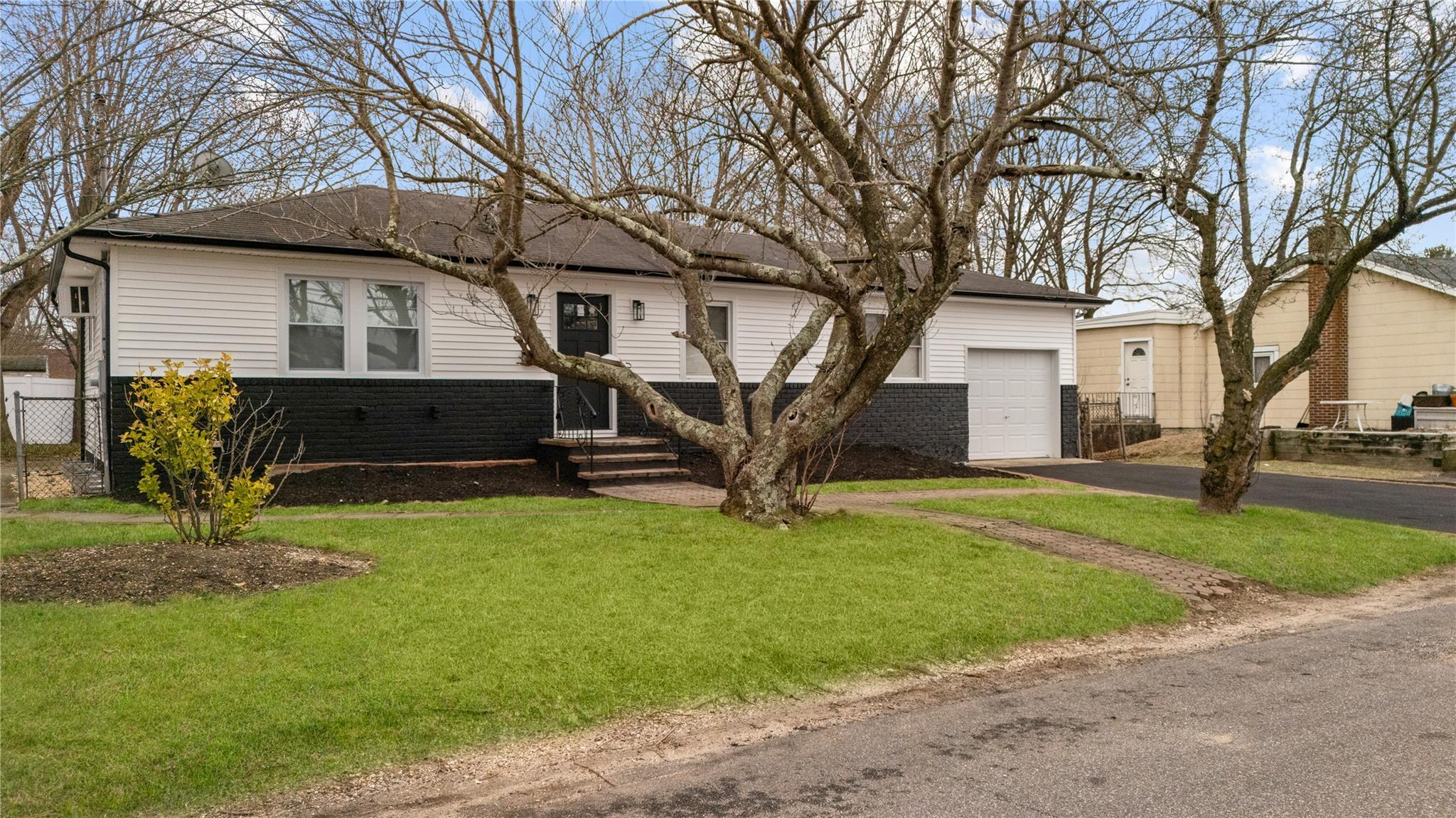 Single Family Silver  Suffolk County, NY 11704, MLS-843050-2