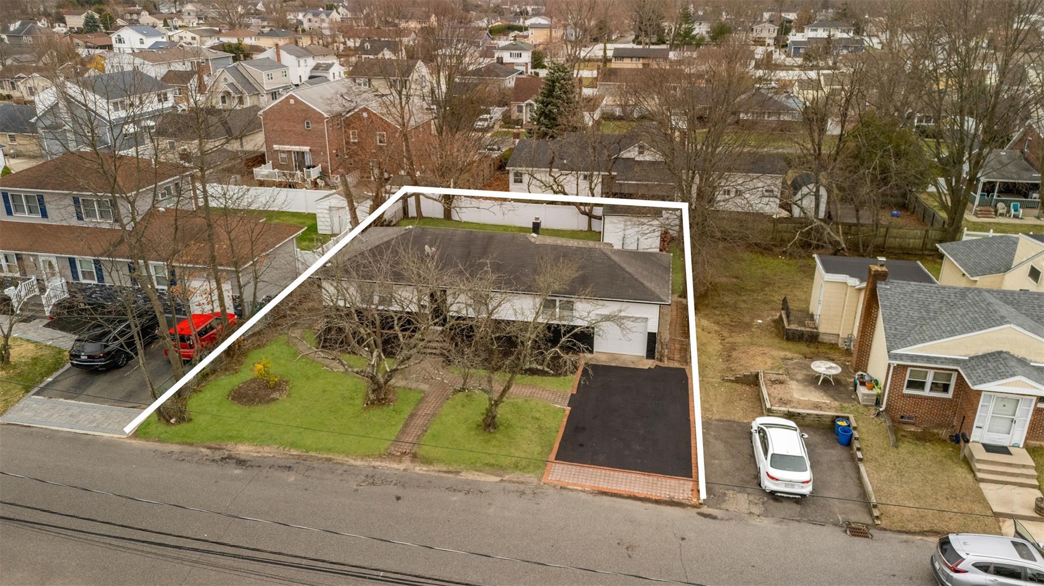 Single Family Silver  Suffolk County, NY 11704, MLS-843050-25