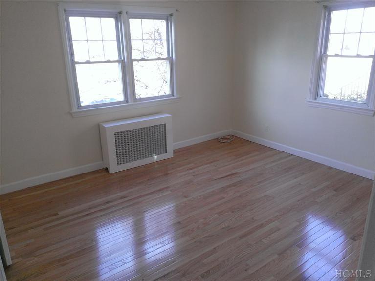 Single Family Regent  Westchester County, NY 10573, MLS-843063-10