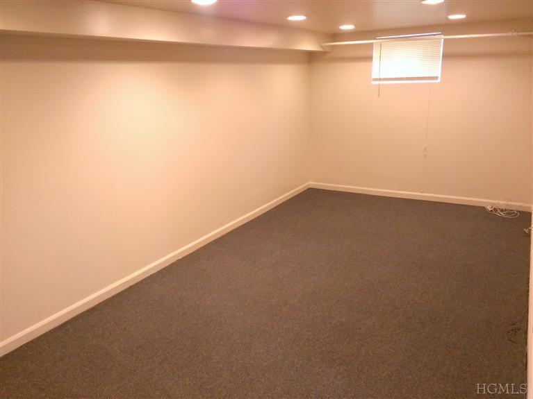 Single Family Regent  Westchester County, NY 10573, MLS-843063-12